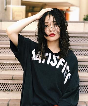キーネックロゴTシャツ