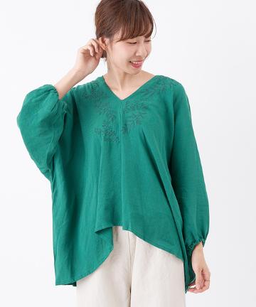 襟ぐり刺繍ブラウス