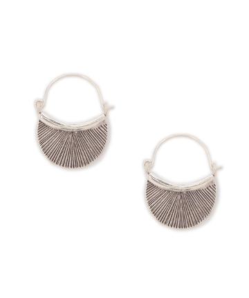 ハーフフープピアス