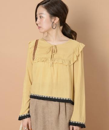 チロリアンテープ使いブラウス