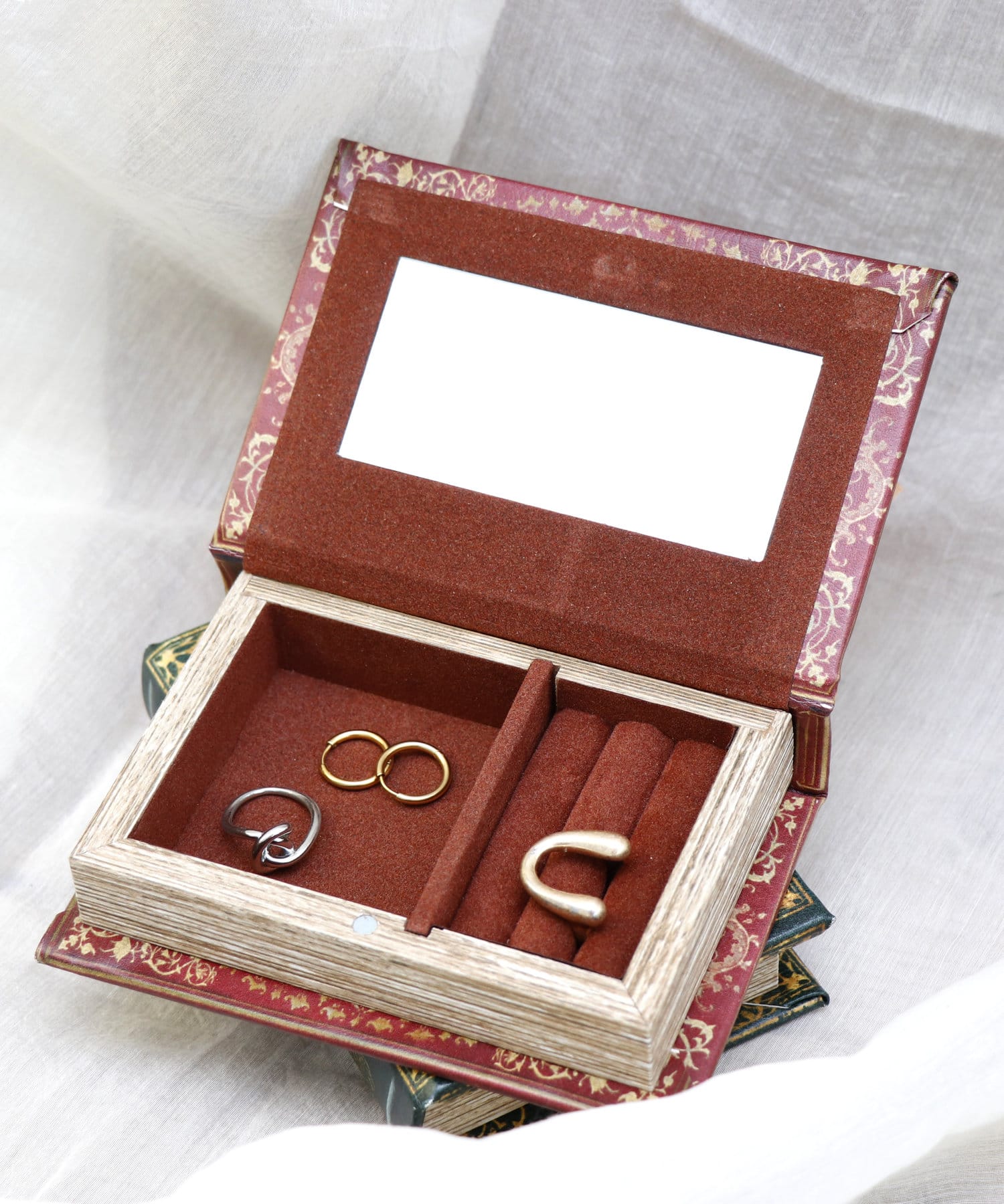 おしゃれにアクセサリーを収納 ブックジュエリーボックス レッド Salut サリュ ライフスタイル Pal Closet パルクローゼット パルグループ公式ファッション通販サイト