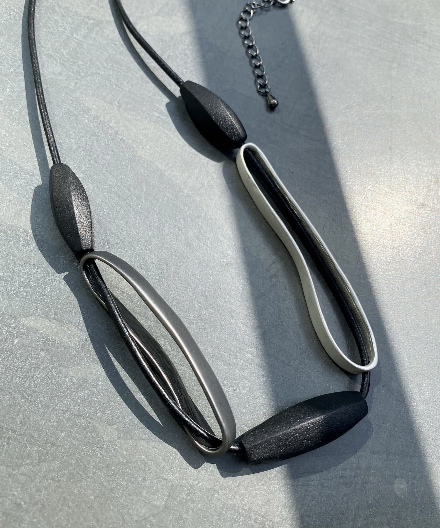 un dix cors(アンディコール) 【ウッドと金属のコントラスト】モチーフネックレス