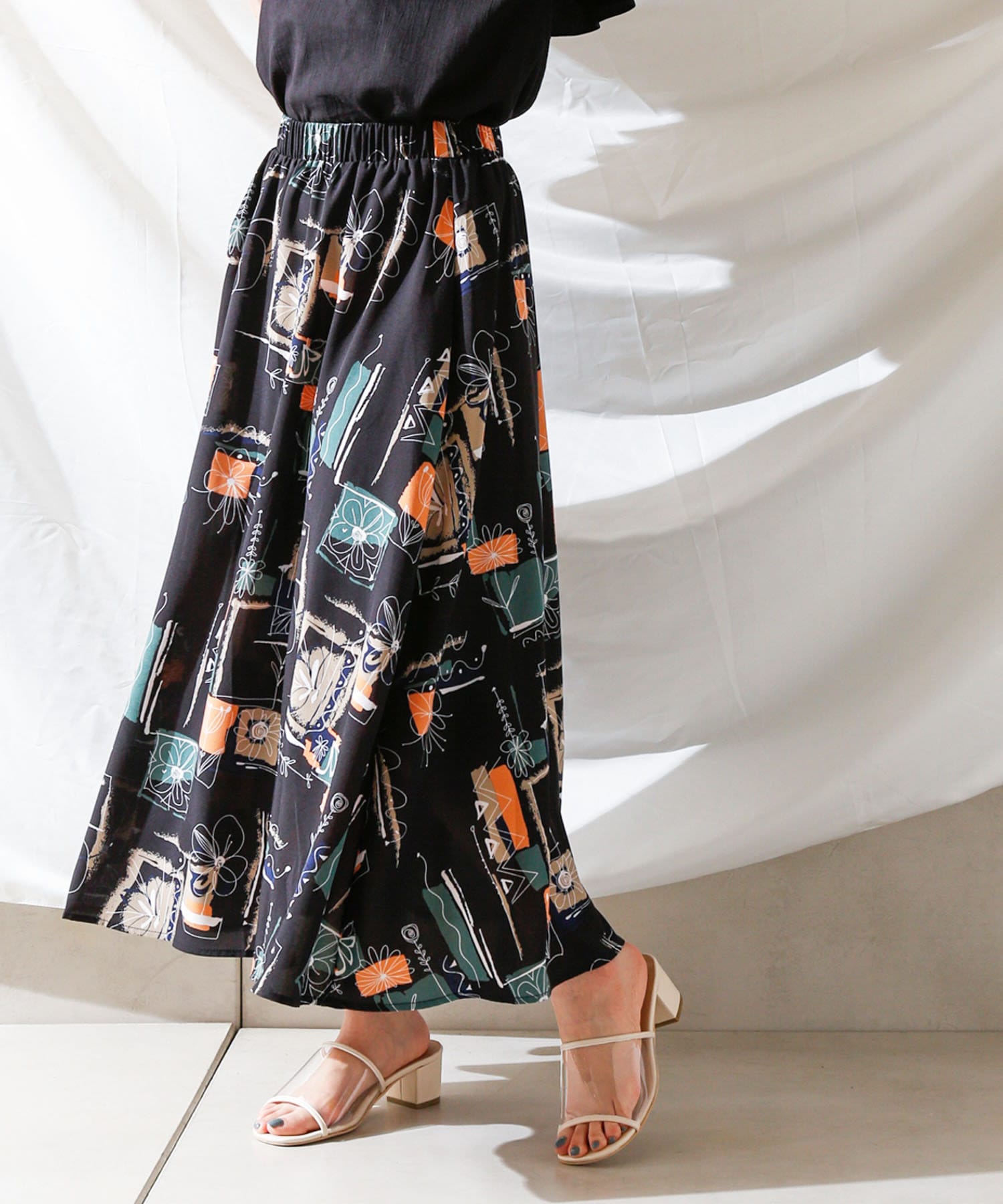 Thevon.(ゼヴォン) ペイント手書き花柄スカート