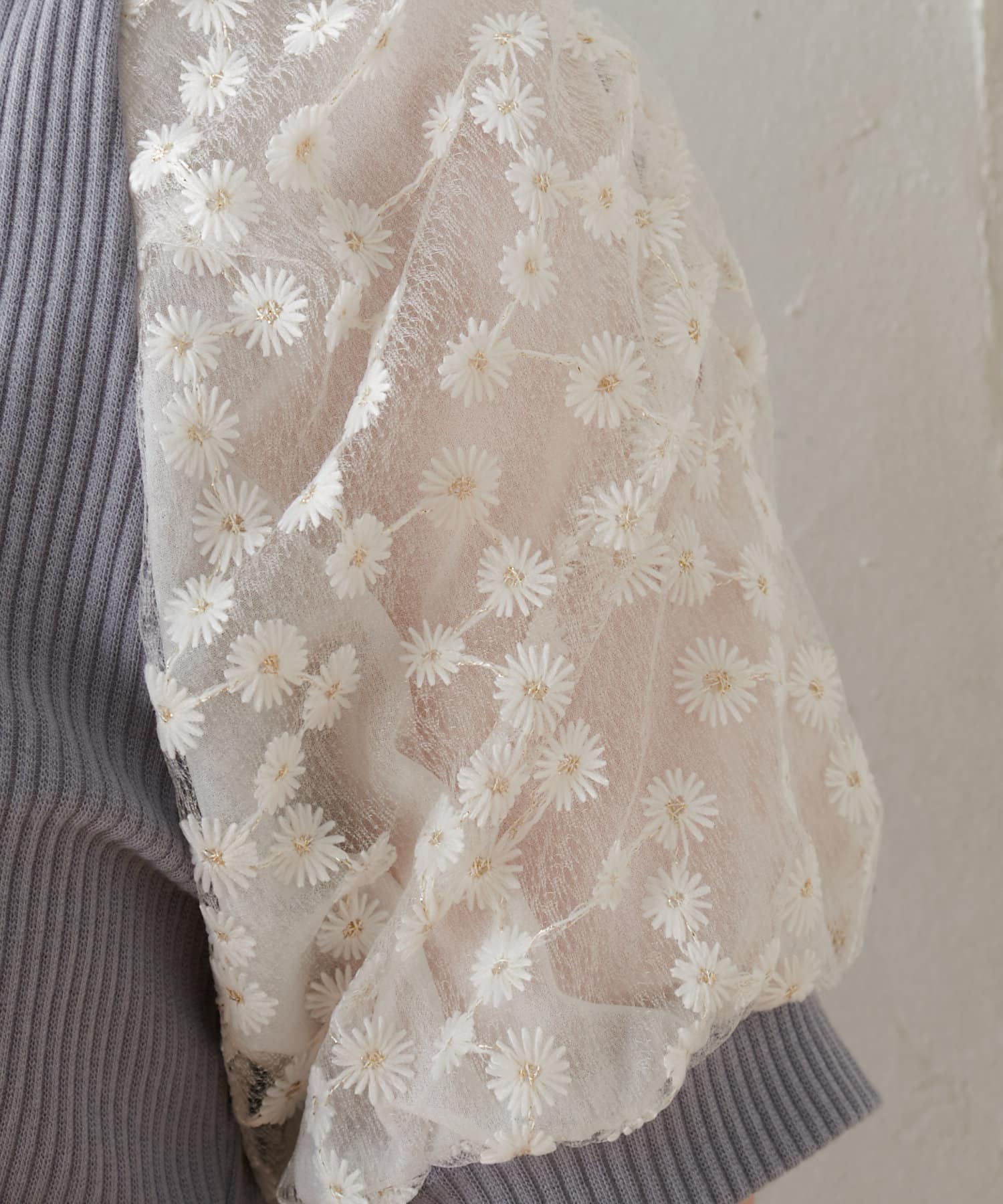 OLIVE des OLIVE OUTLET(オリーブ・デ・オリーブ アウトレット) 袖花刺繍プルオーバー