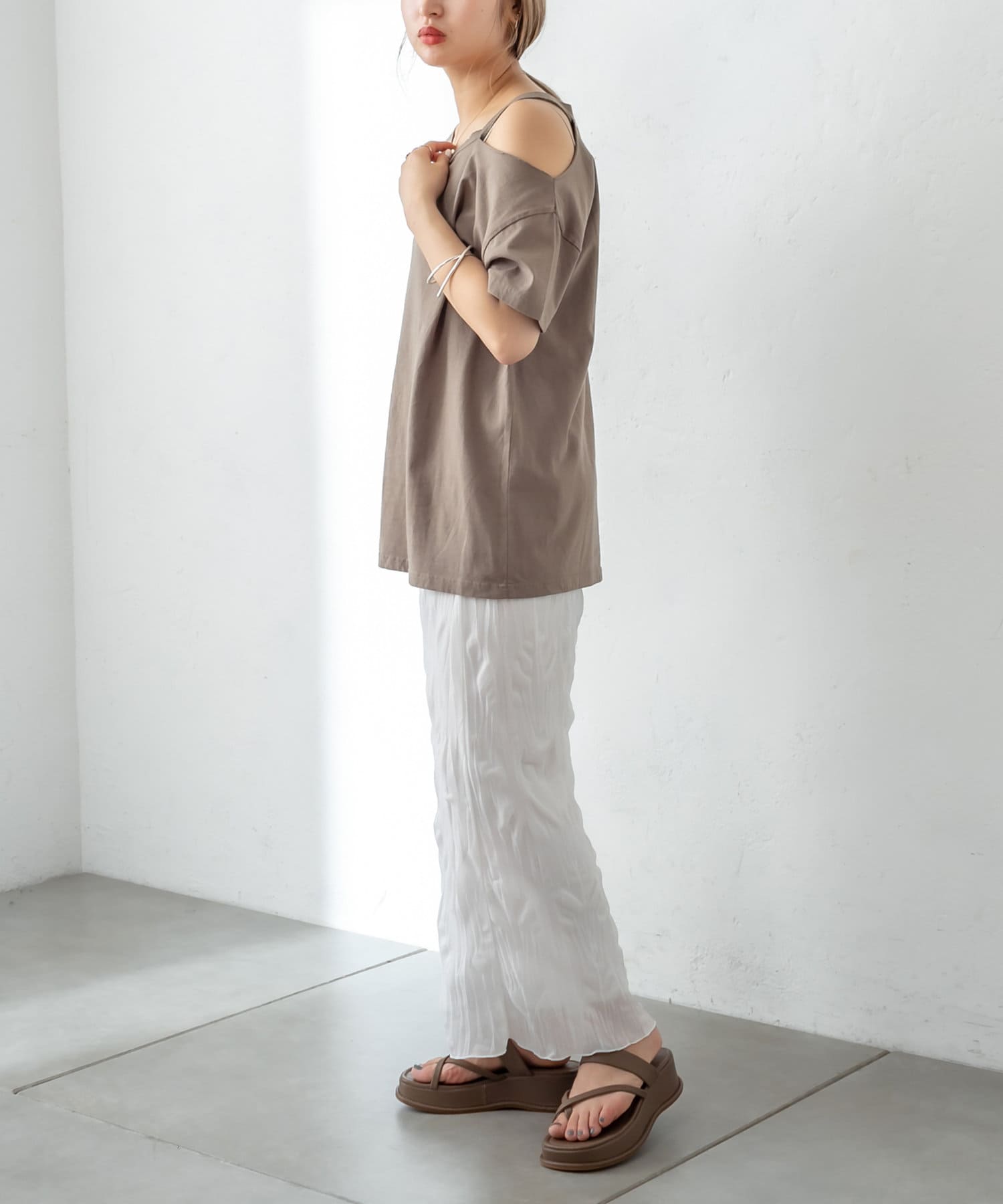 肩開きデザインtシャツ Mystic ミスティック レディース Pal Closet パルクローゼット パルグループ公式ファッション通販サイト