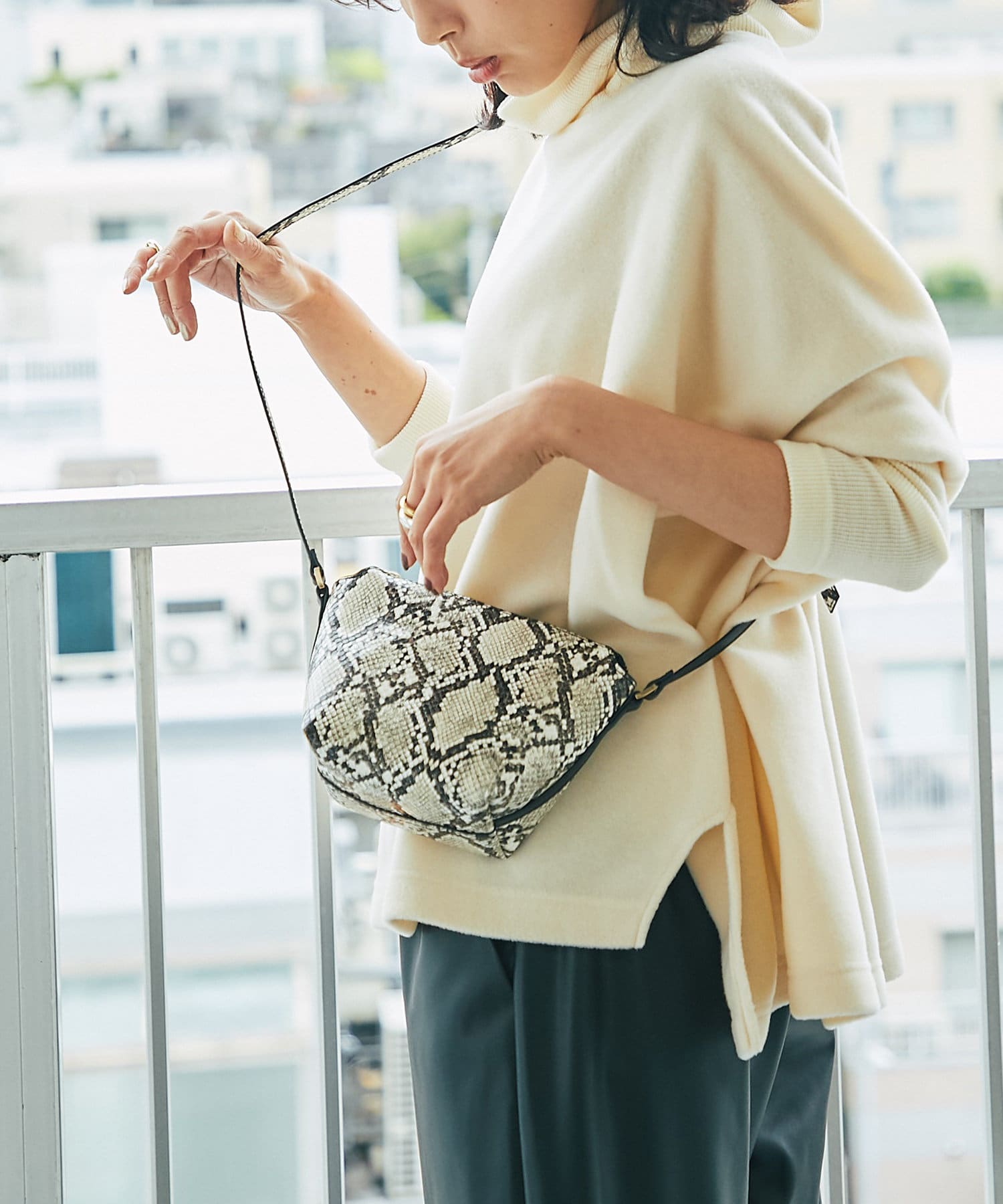 コーディネートのアクセントにも最適 型押しミニショルダー Rive Droite リヴドロワ レディース Pal Closet パルクローゼット パルグループ公式ファッション通販サイト コーディネートのアクセントにも最適 型押しミニショルダー Rive Droite リヴドロワ レディース Pal Closet パルクローゼット パルグループ公式ファッション通販サイト