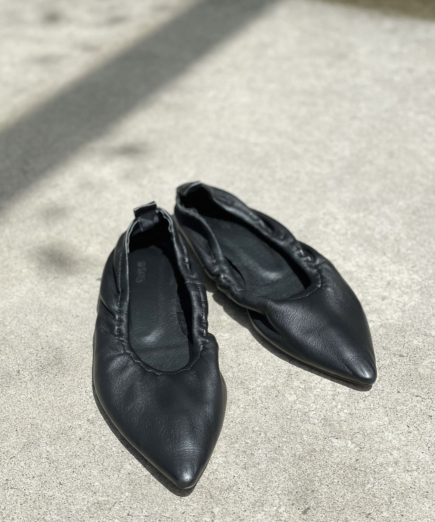 un dix cors(アンディコール) 【ROKOTA(ロコタ)】ギャザーフラットシューズ