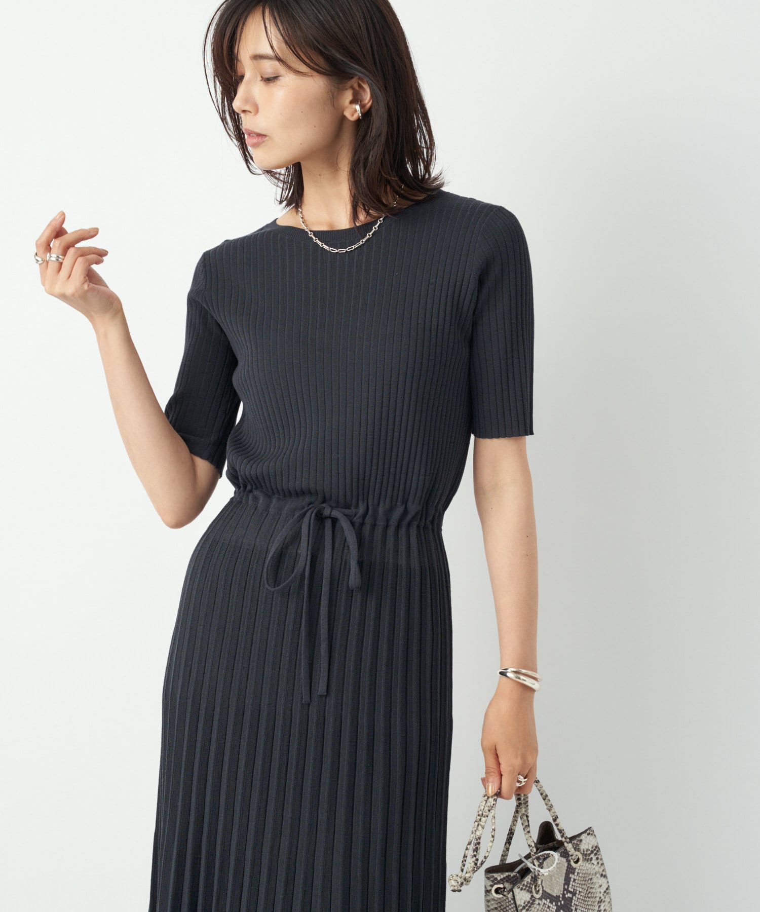 グレー ワンピース スニーカーの人気商品 通販 価格比較 価格 Com