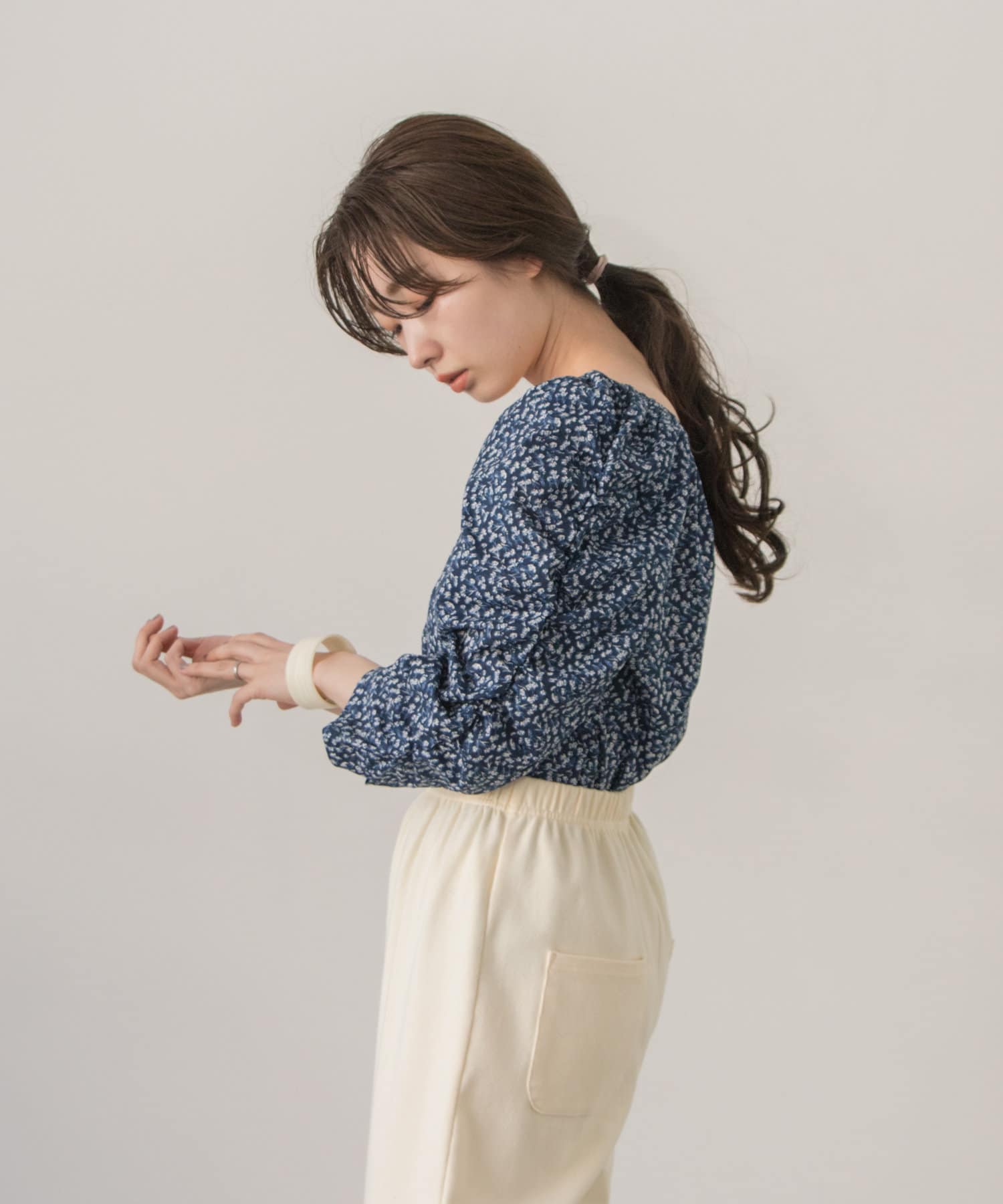 Kastane】花柄シャーリングスクエアブラウス | OUTLET