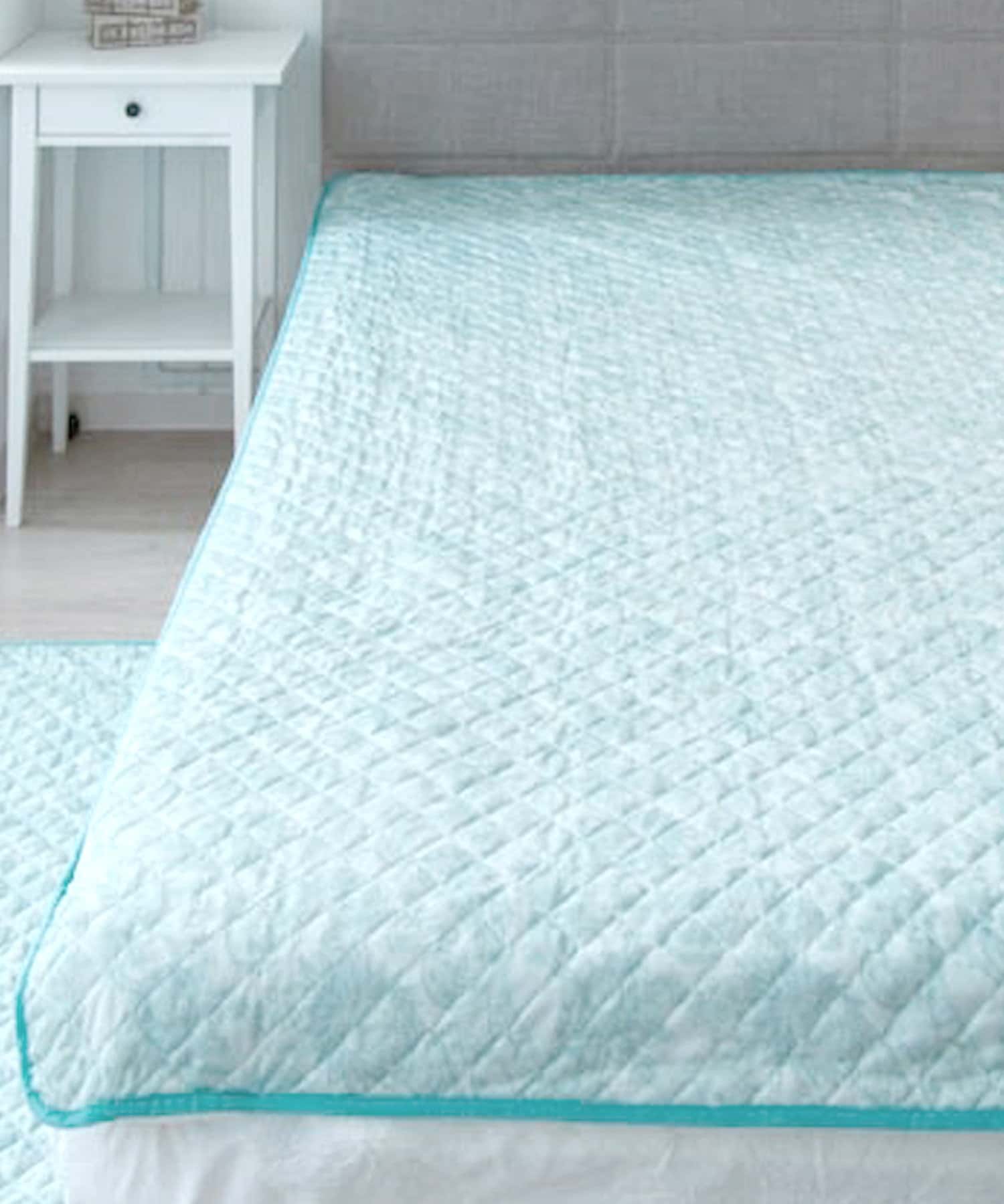 ひんやりファブリック 接触冷感敷きパッド 3coins スリーコインズ ライフスタイル Pal Closet パルクローゼット パルグループ公式ファッション通販サイト