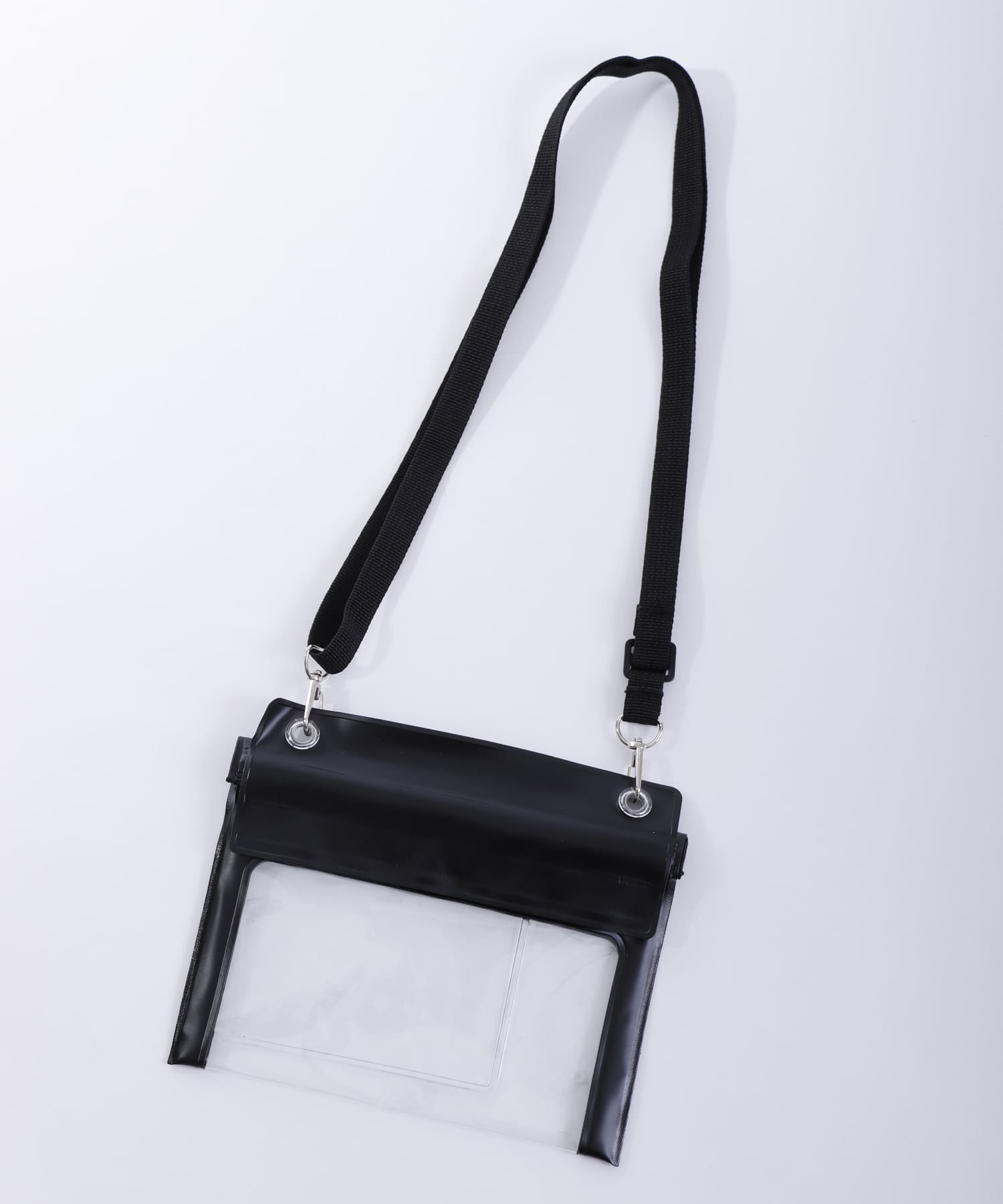 アウトドアシーンで大活躍 防滴ポーチ横型 ブラック 3coins スリーコインズ ライフスタイル Pal Closet パルクローゼット パルグループ公式ファッション通販サイト