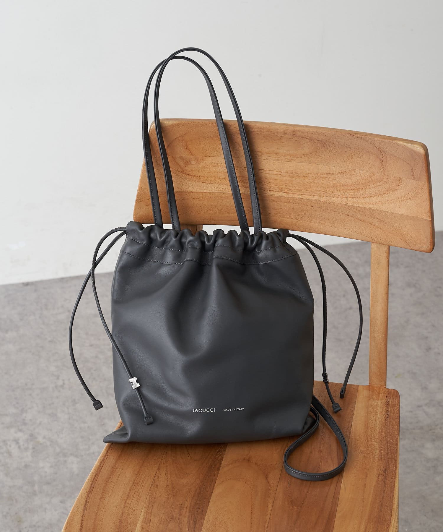 IACUCCI（イアクッチ）の「IACUCCI巾着ショルダーバッグ⁄TELA 