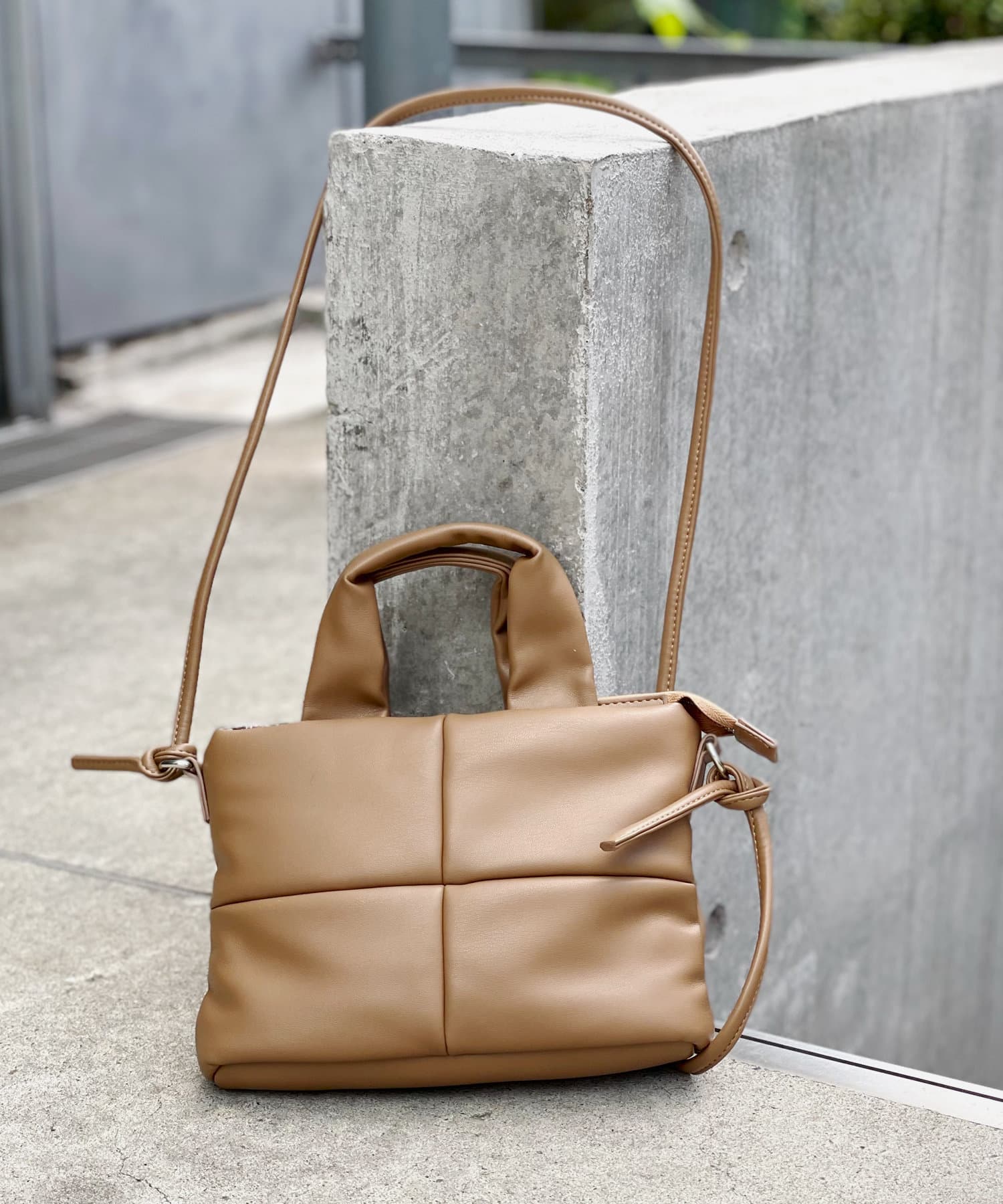 un dix cors(アンディコール) 【柔らかな使い心地】パデットミニバッグ