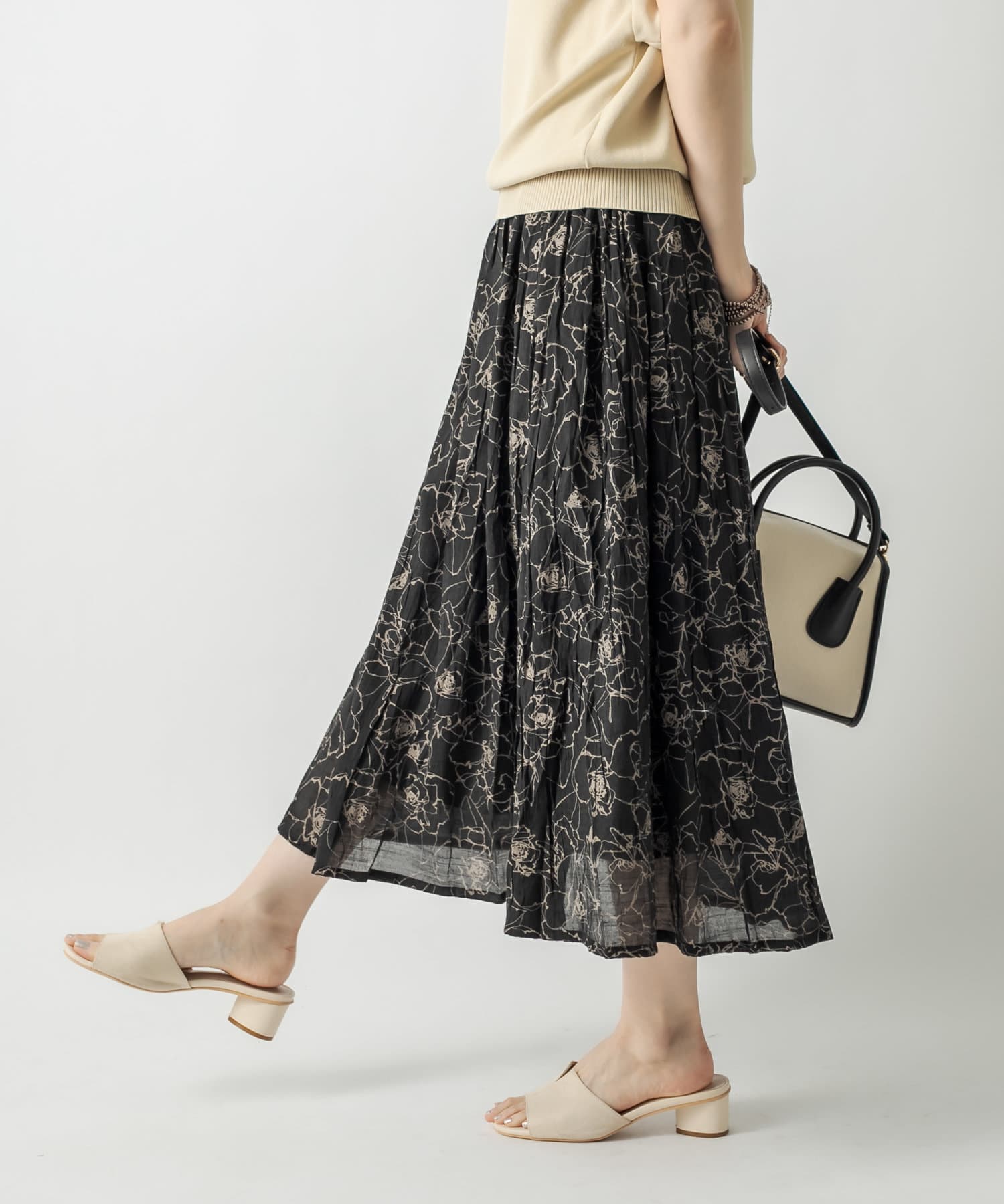 un dix cors(アンディコール) 【ふわっと広がるフェミニンなシルエット】線タッチフラワーギャザースカート