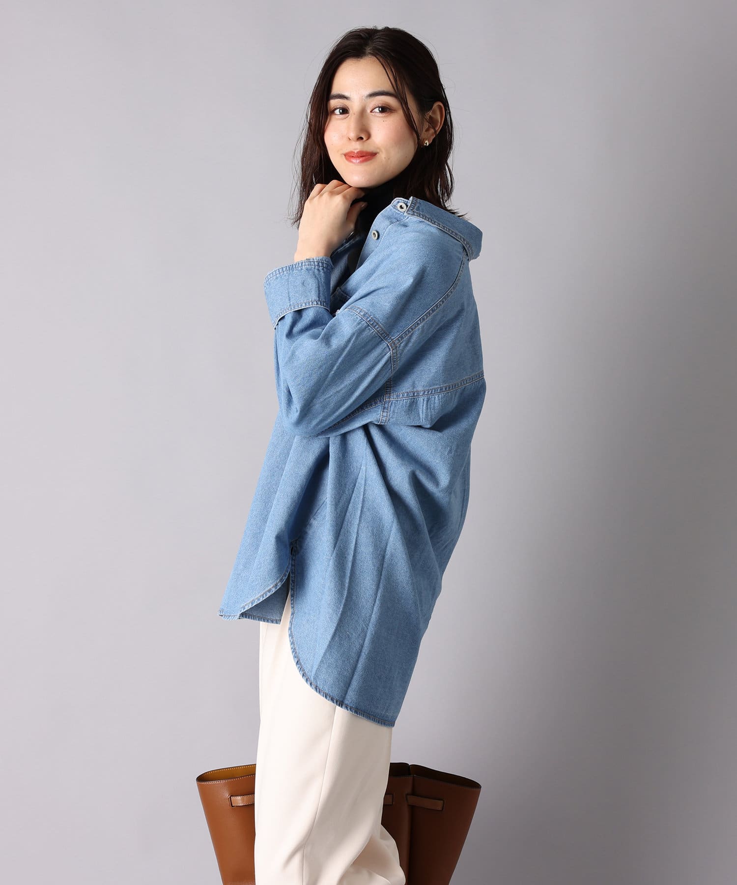 un dix cors(アンディコール) 【ロングシーズン着まわせる】ライトデニムビッグシャツ
