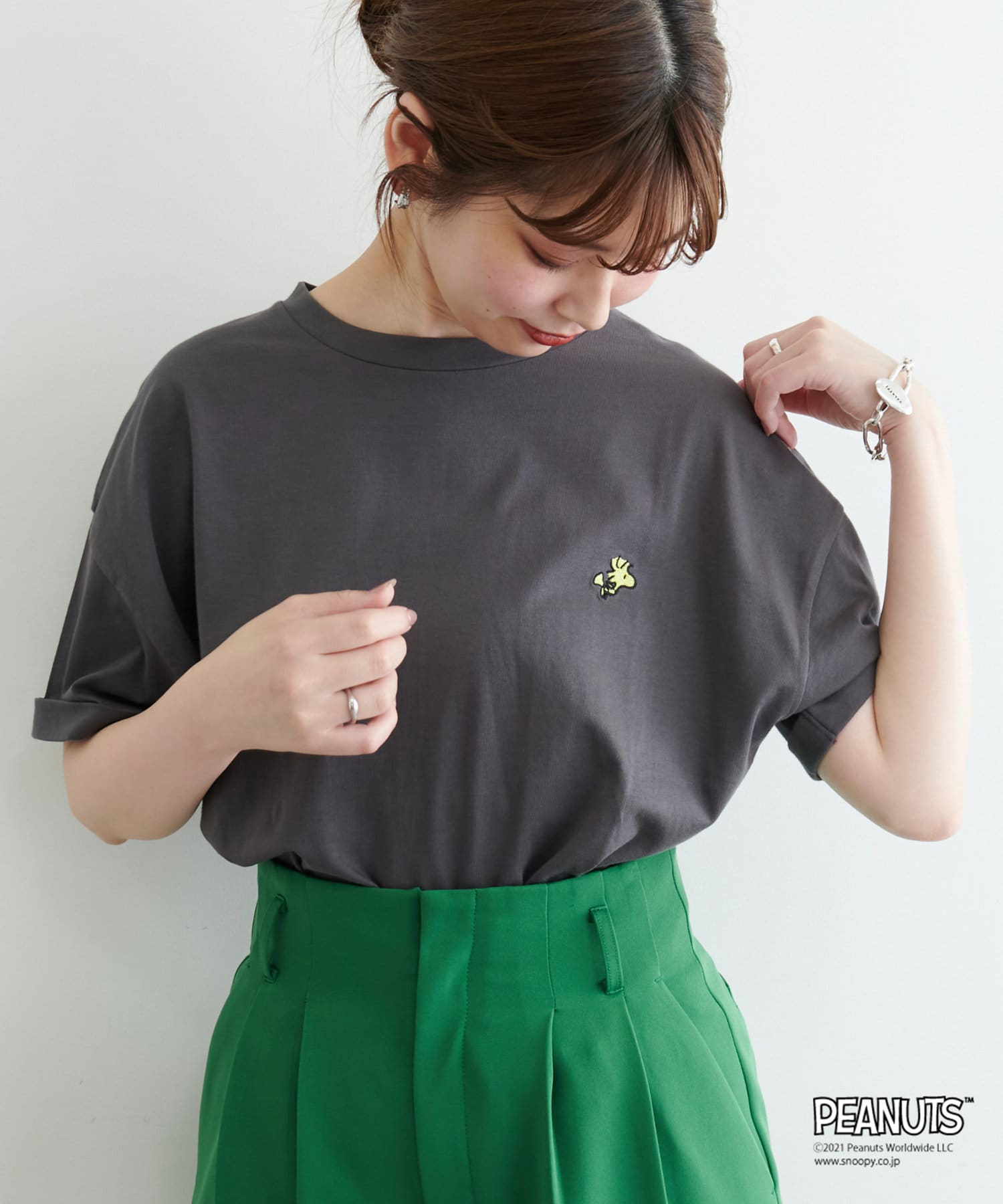 natural couture(ナチュラルクチュール) Snoopyコラボ ワンポイント刺繍ロールアップT