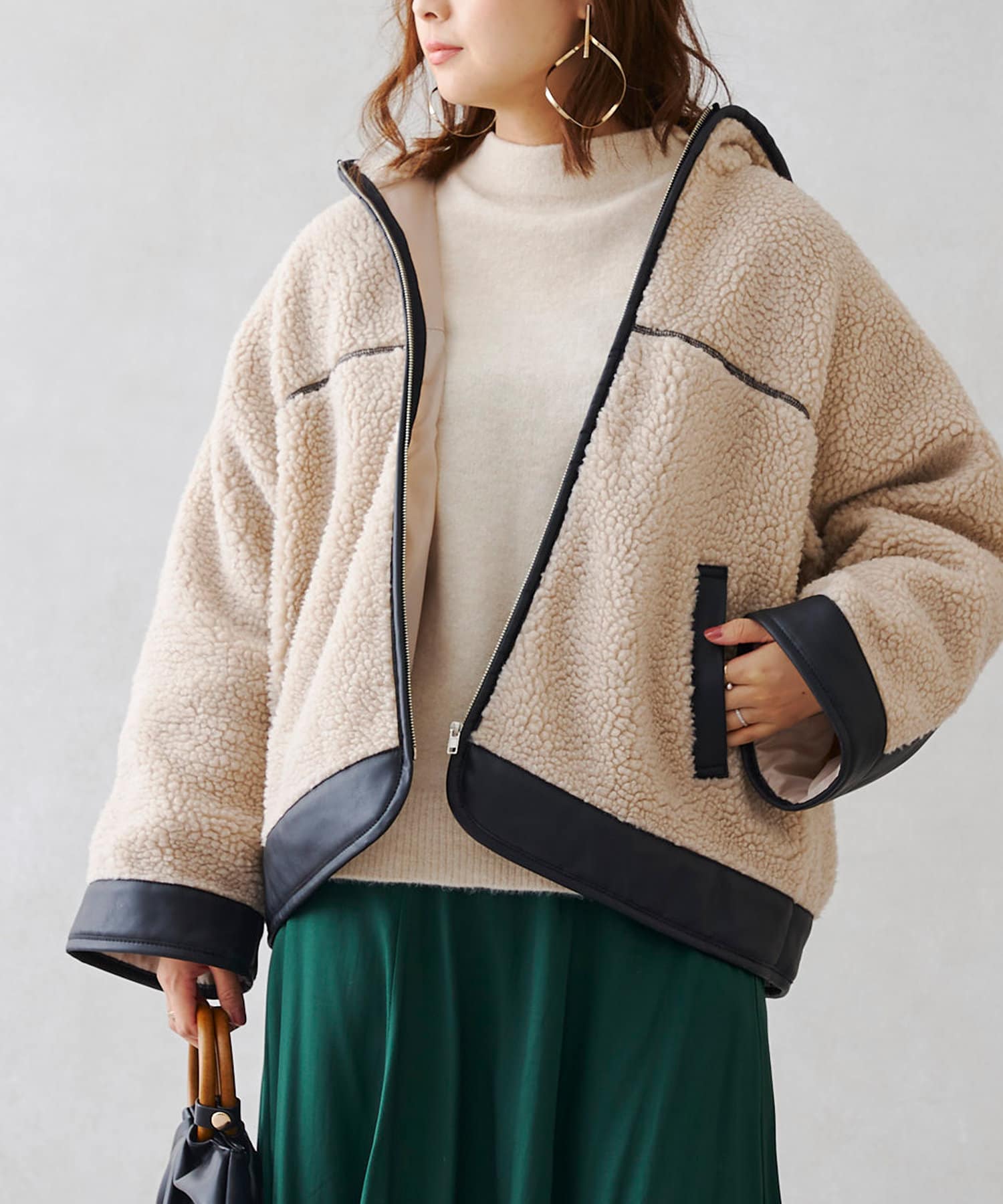 値下げしました❗️ハーフ丈　フード付きウールコート ボア×レザー切替フードブルゾン | Chez toi(シェトワ)レディース