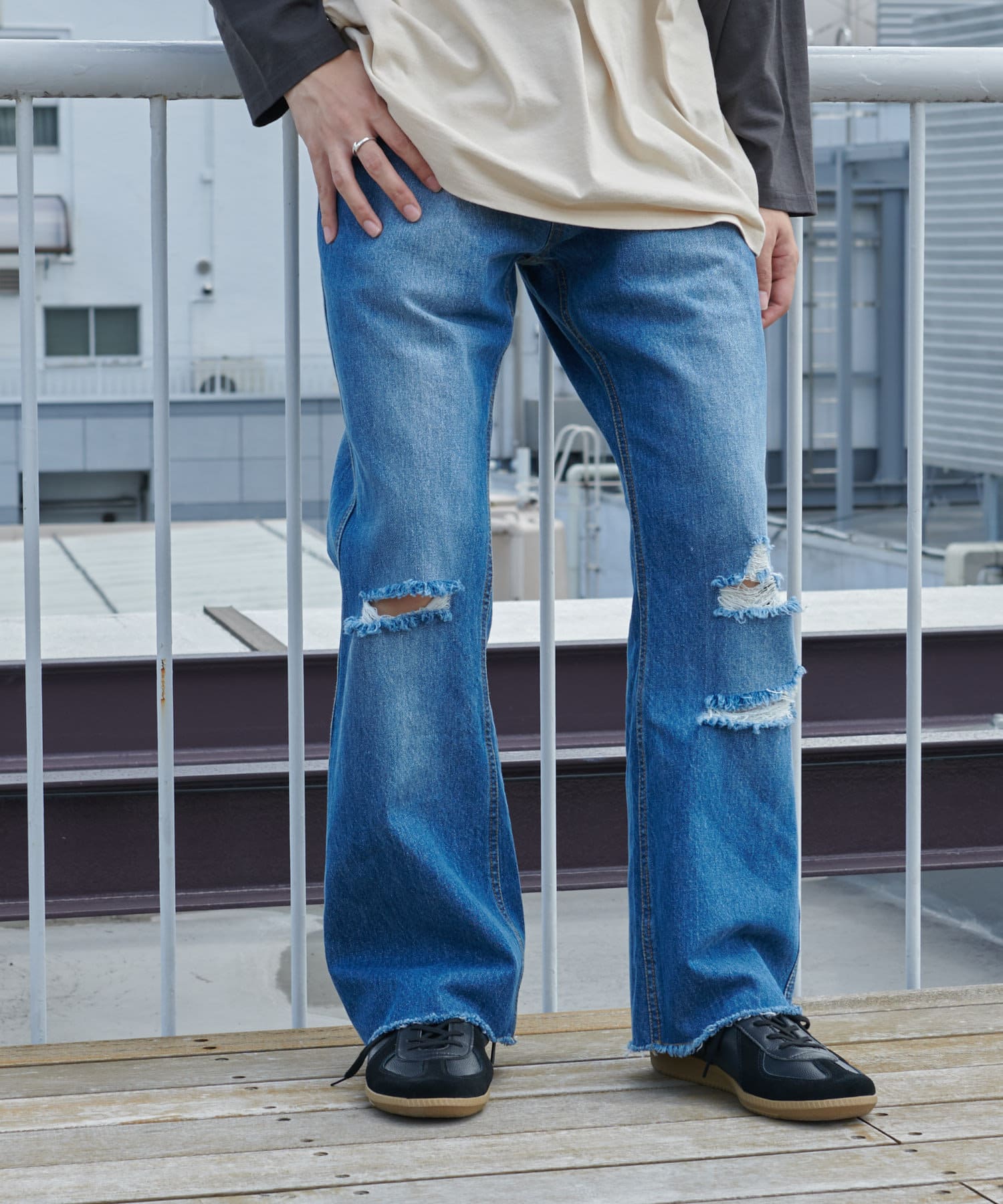 クラッシュデニムフレア風パンツ Discoat ディスコート メンズ Pal Closet パルクローゼット パルグループ公式ファッション通販サイト