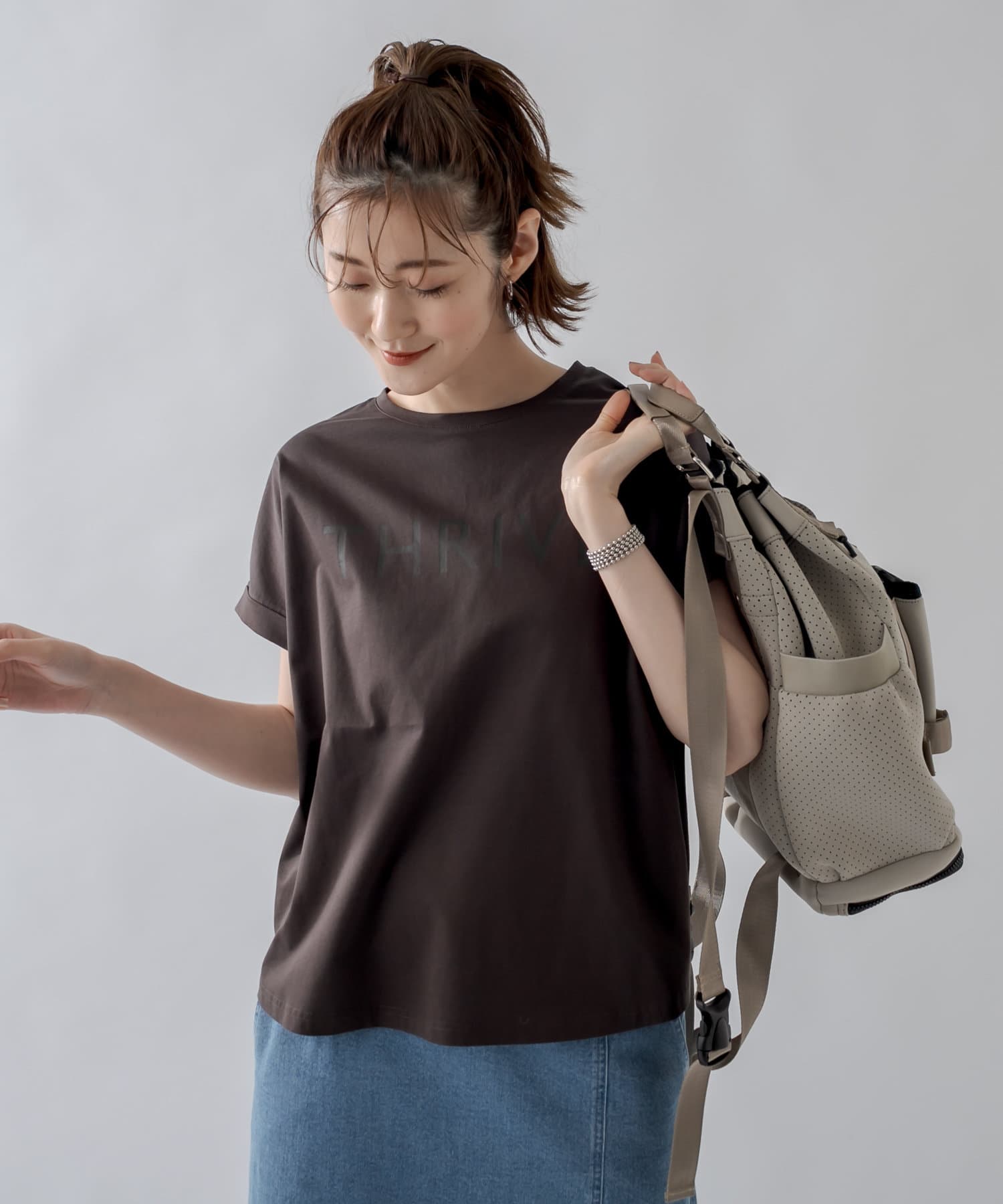 un dix cors(アンディコール) 【カジュアルに欠かせない】THRIVEプリントTシャツ