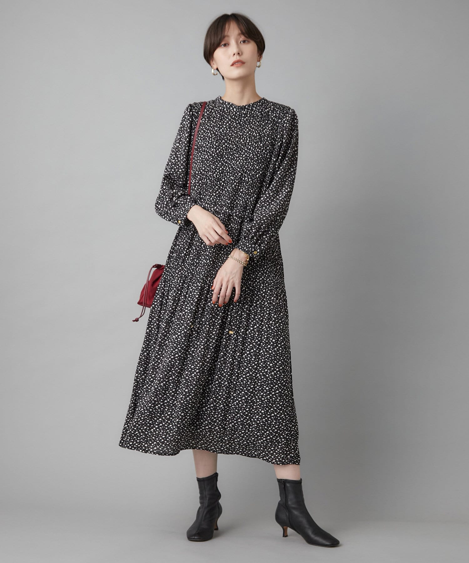 un dix cors(アンディコール) 【女性らしい繊細なデザイン】ダルメシアンプリントプリーツワンピース