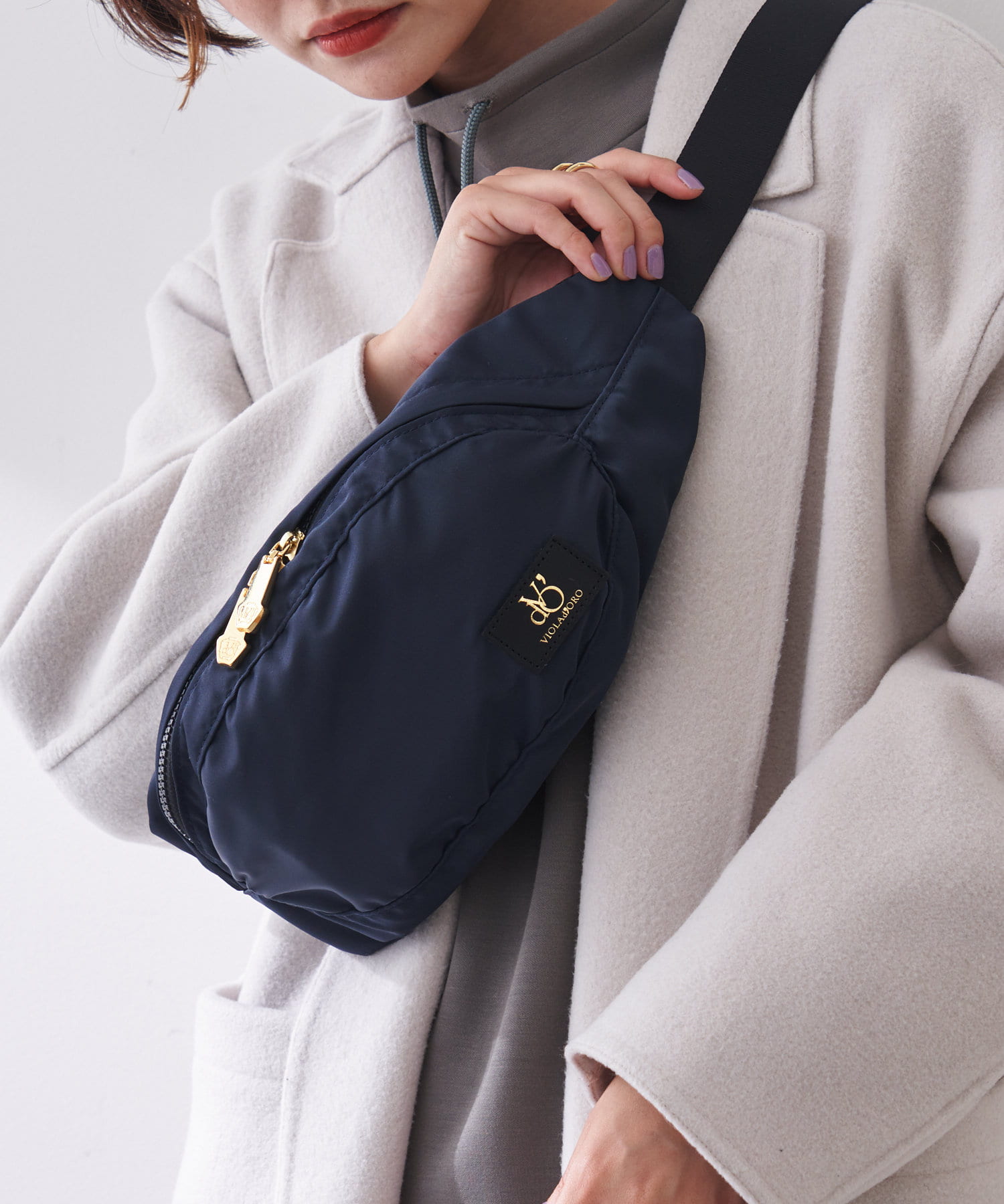 VIOLAd'ORO (ヴィオラドーロ) ボディーバッグ ベージュ