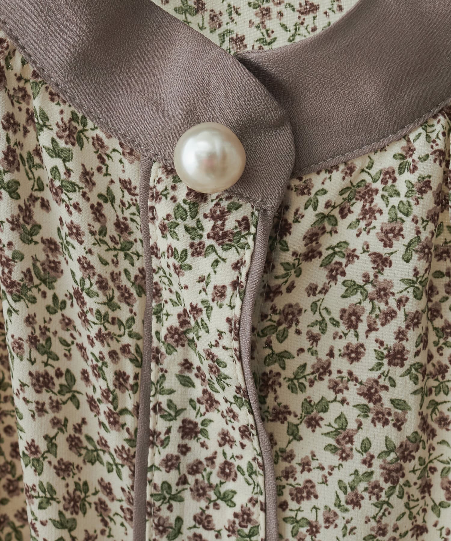 natural couture(ナチュラルクチュール) パール釦ポイントバイカラーフレア5分袖ブラウス