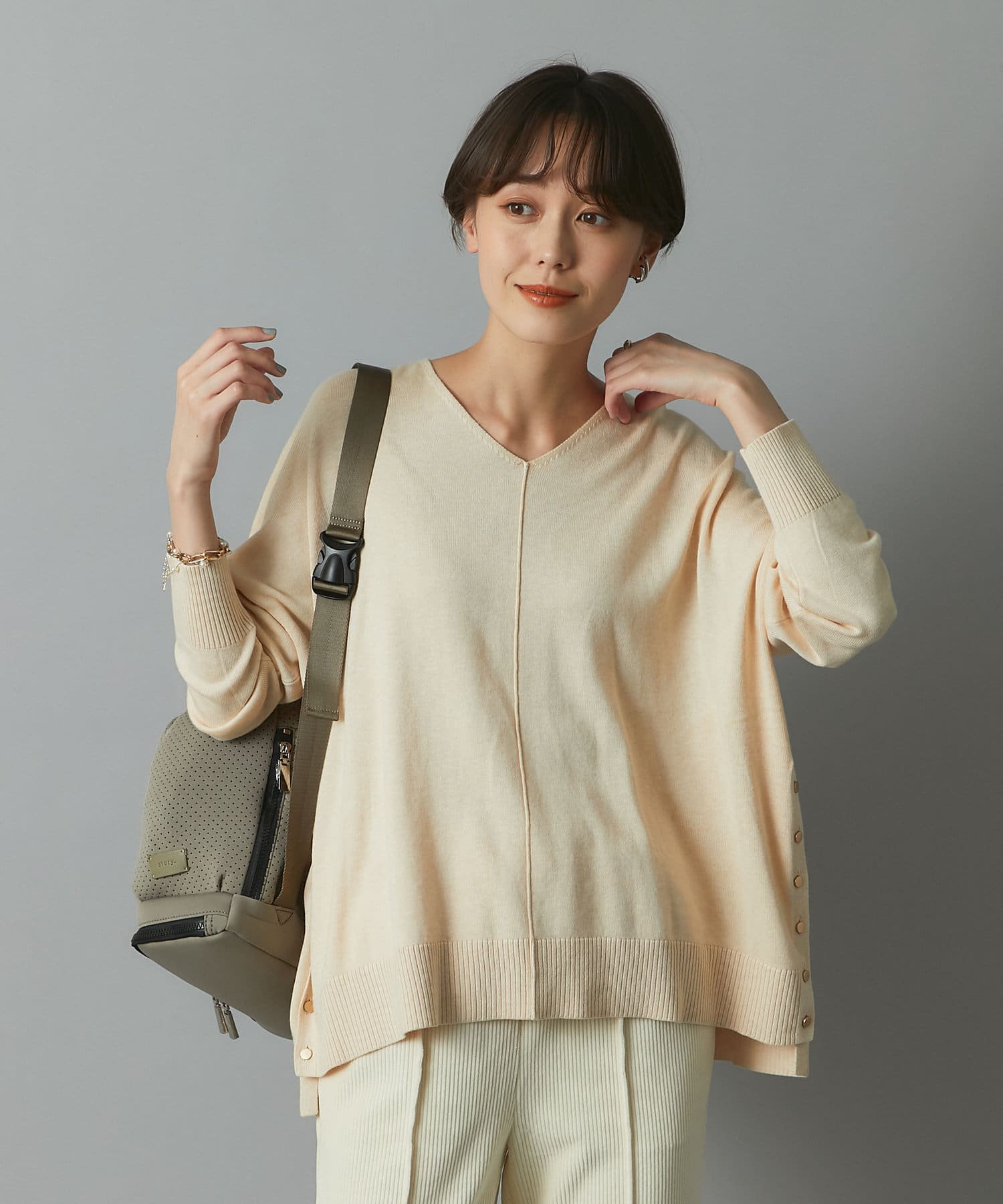 un dix cors(アンディコール) 【体型カバー＆お洒落 両方が叶う】シルク混サイド釦Vネックニット