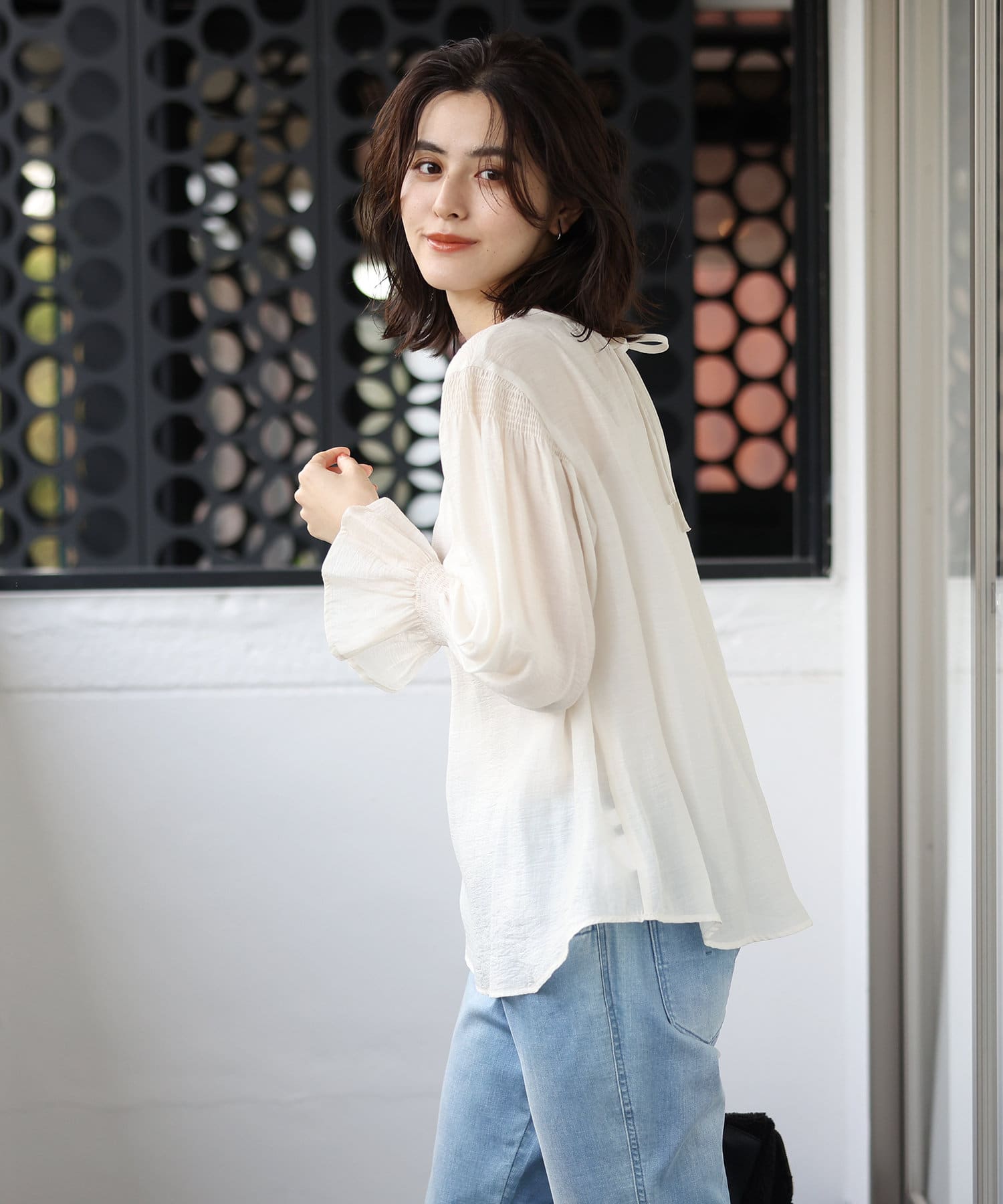 un dix cors(アンディコール) 【主役級ブラウス】2wayシャーリングスリーブブラウス