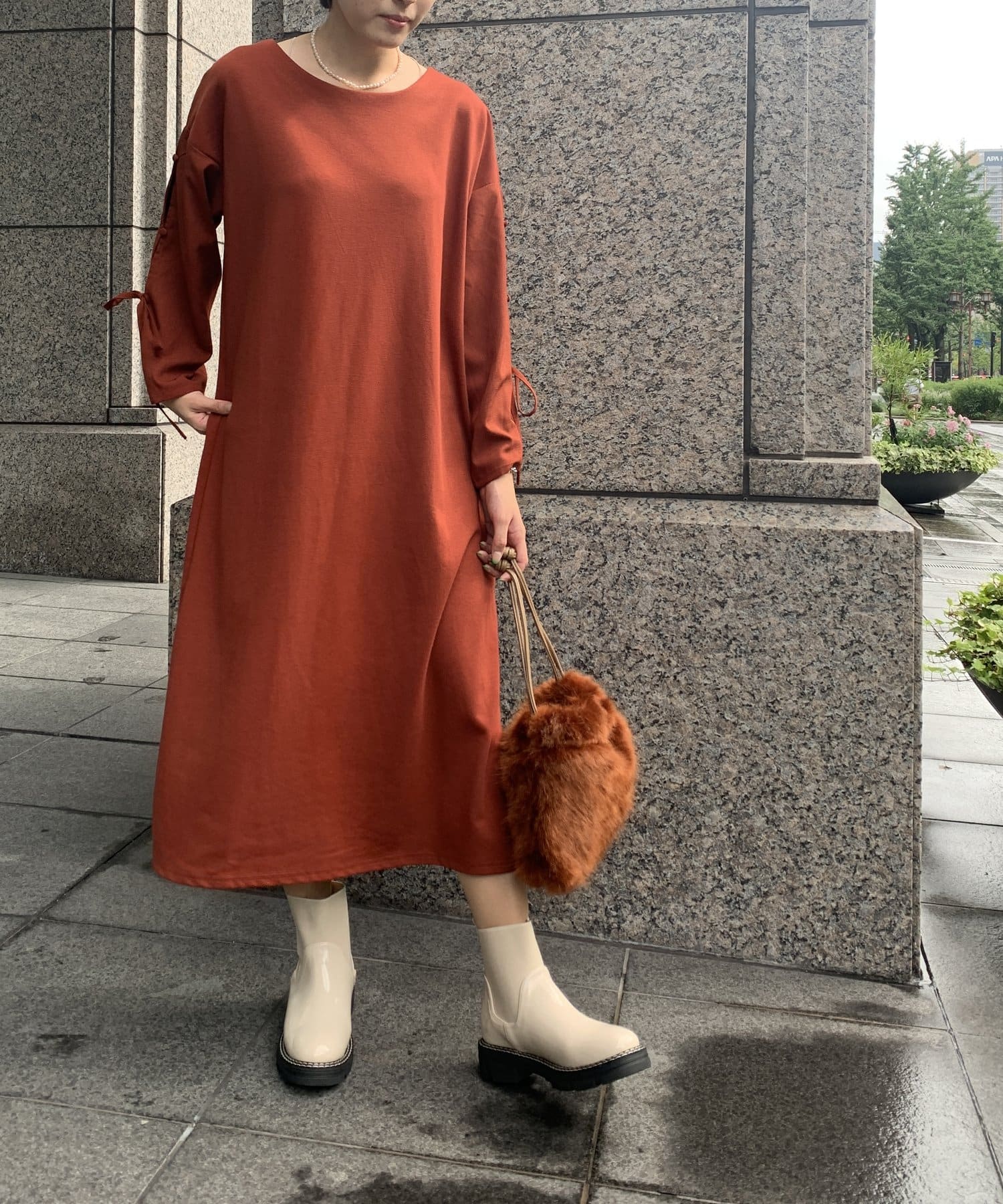 袖スリット異素材ポンチワンピース Thevon ゼヴォン レディース Pal Closet パルクローゼット パルグループ公式ファッション通販サイト