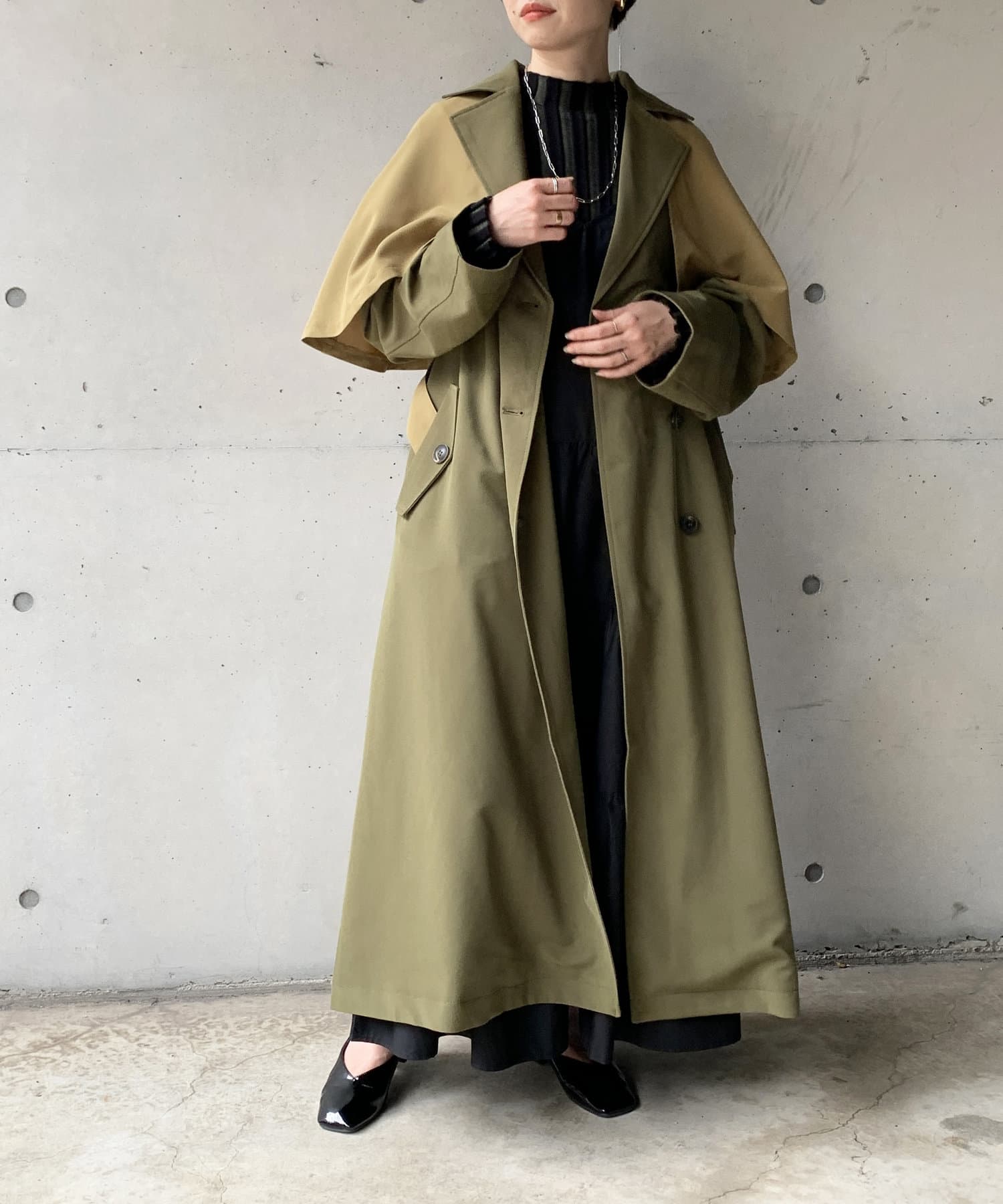 Thevon.(ゼヴォン) 配色ケープトレンチコート