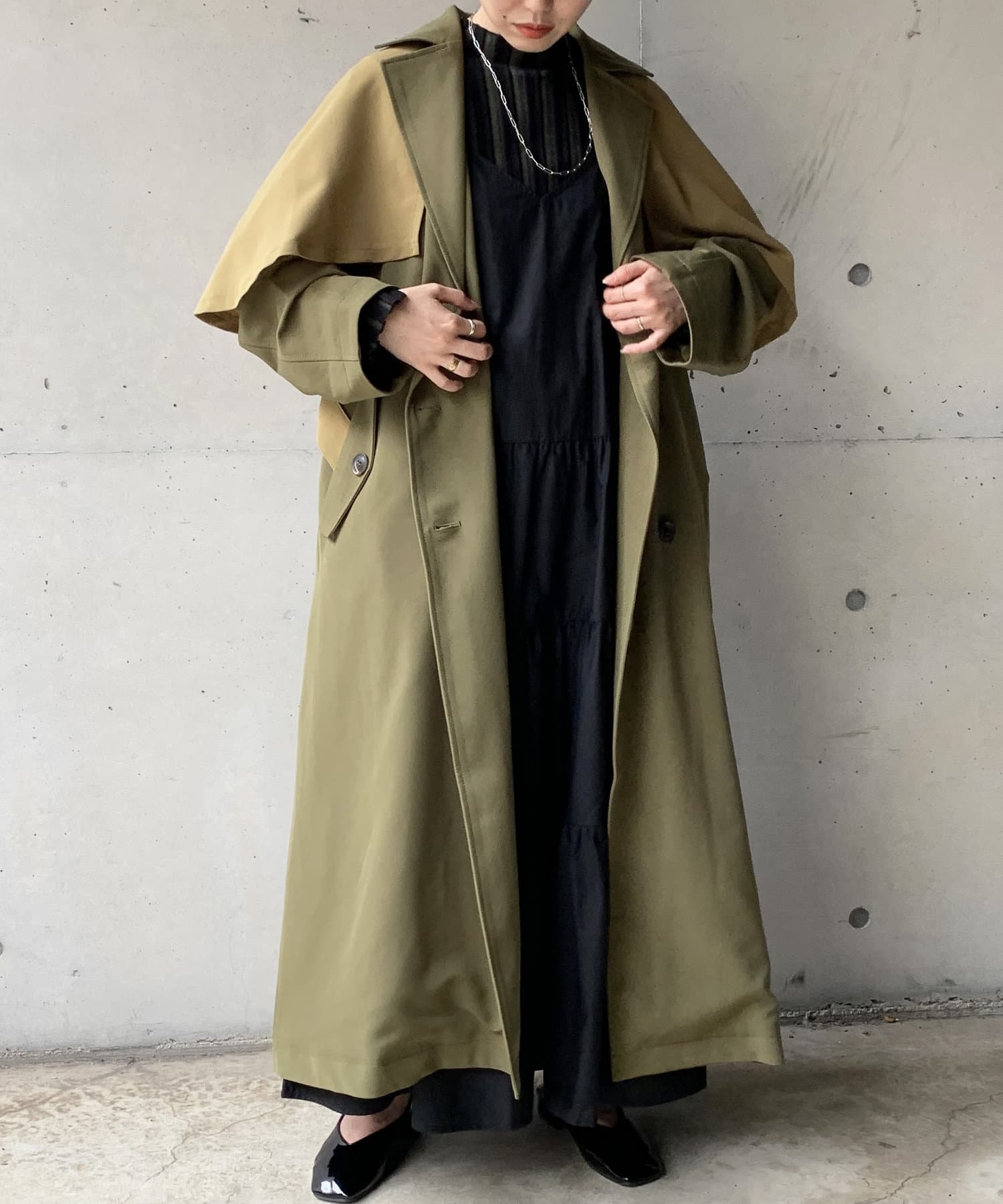 Thevon.(ゼヴォン) 配色ケープトレンチコート