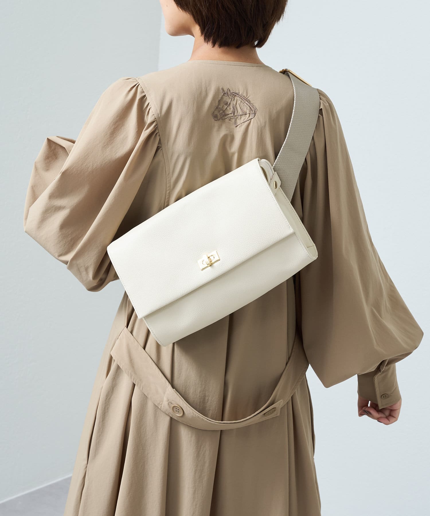 ワイドテープショルダーバッグ Ear Papillonner イア パピヨネ レディース Pal Closet パルクローゼット パルグループ公式ファッション通販サイト