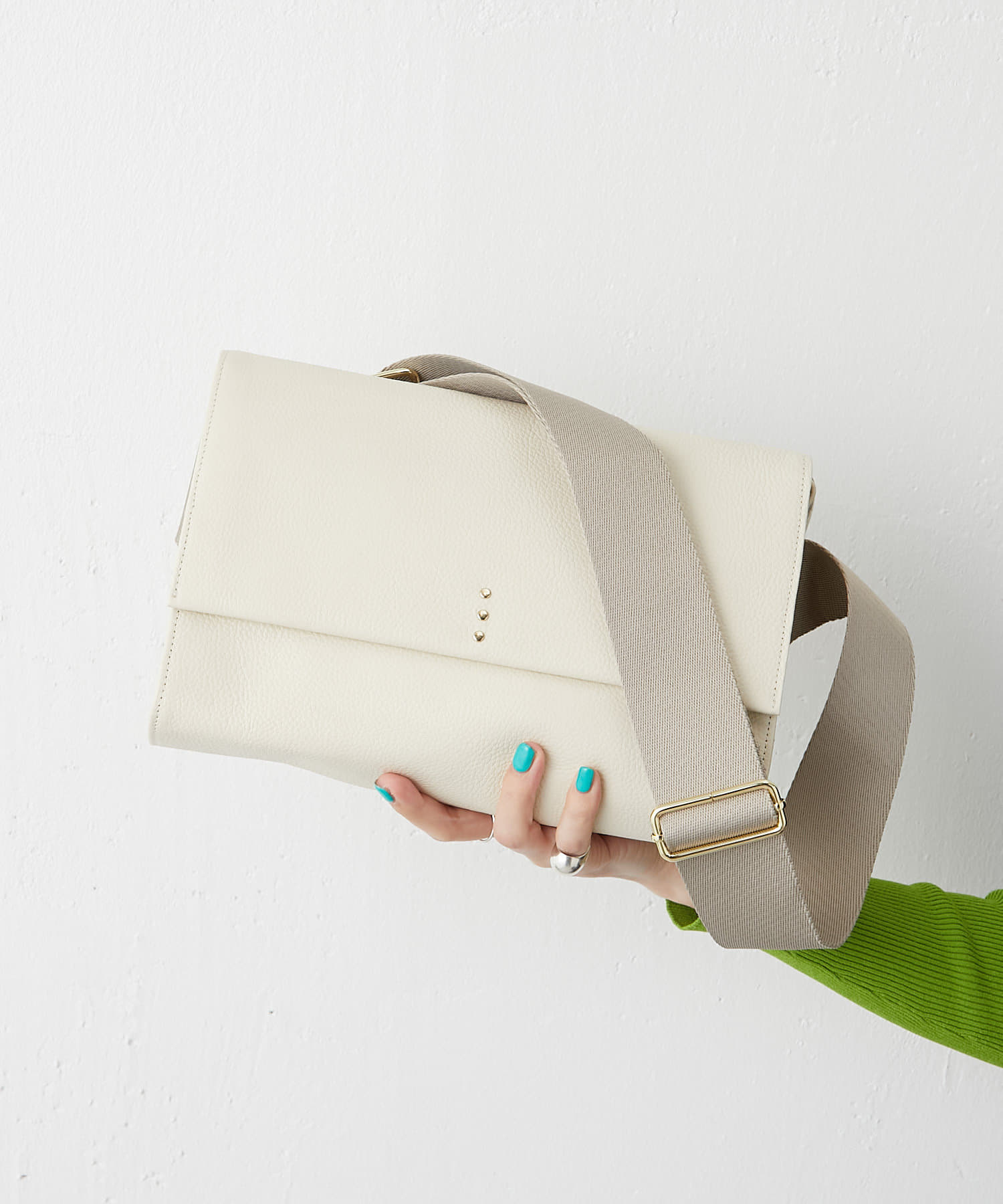 ear PAPILLONNER ボディバッグ　アイボリー 大人気☆たくさん入るボディバッグ - ear PAPILLONNER