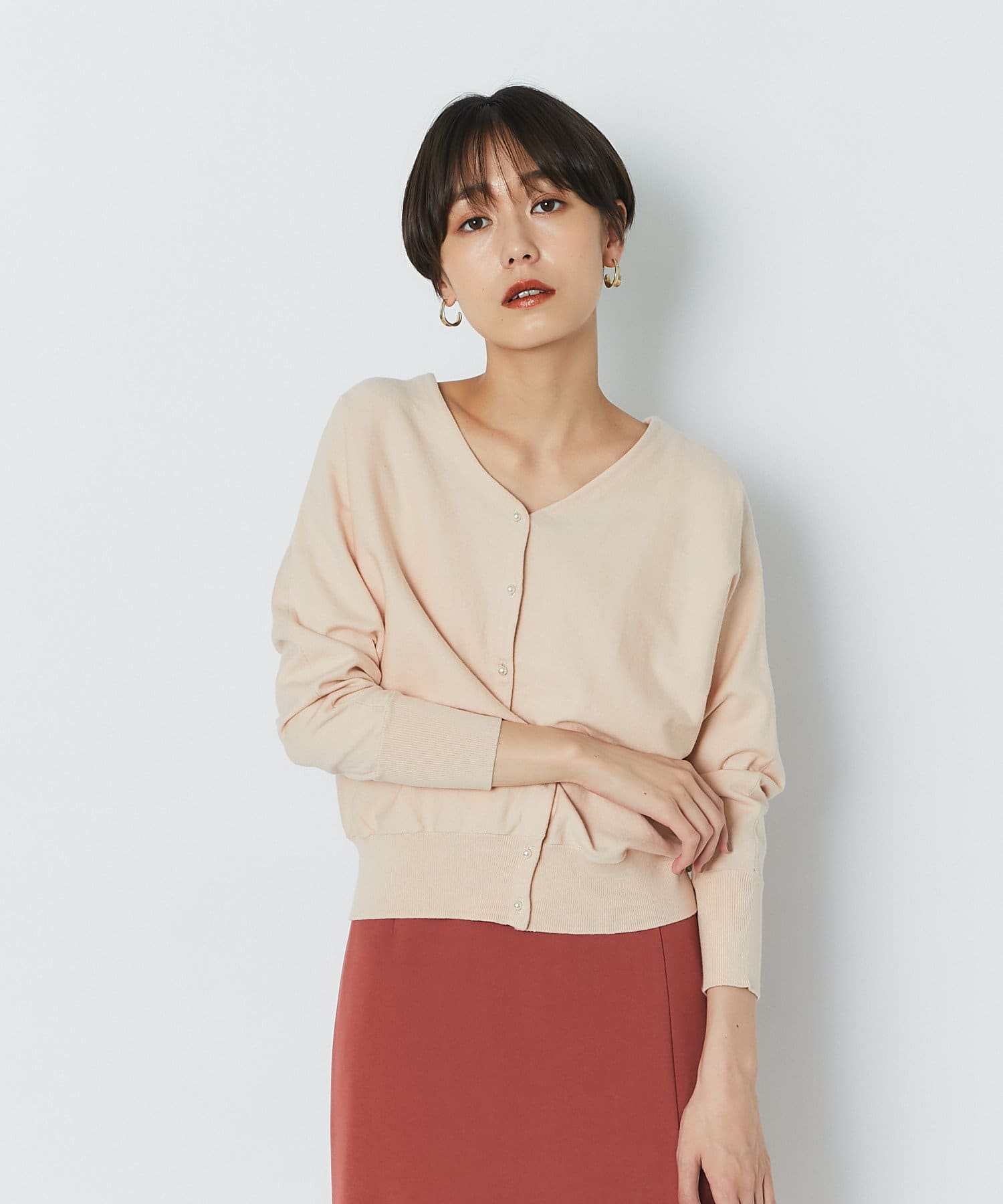 un dix cors(アンディコール) 【春先まで使える】2wayパール釦カーディガン