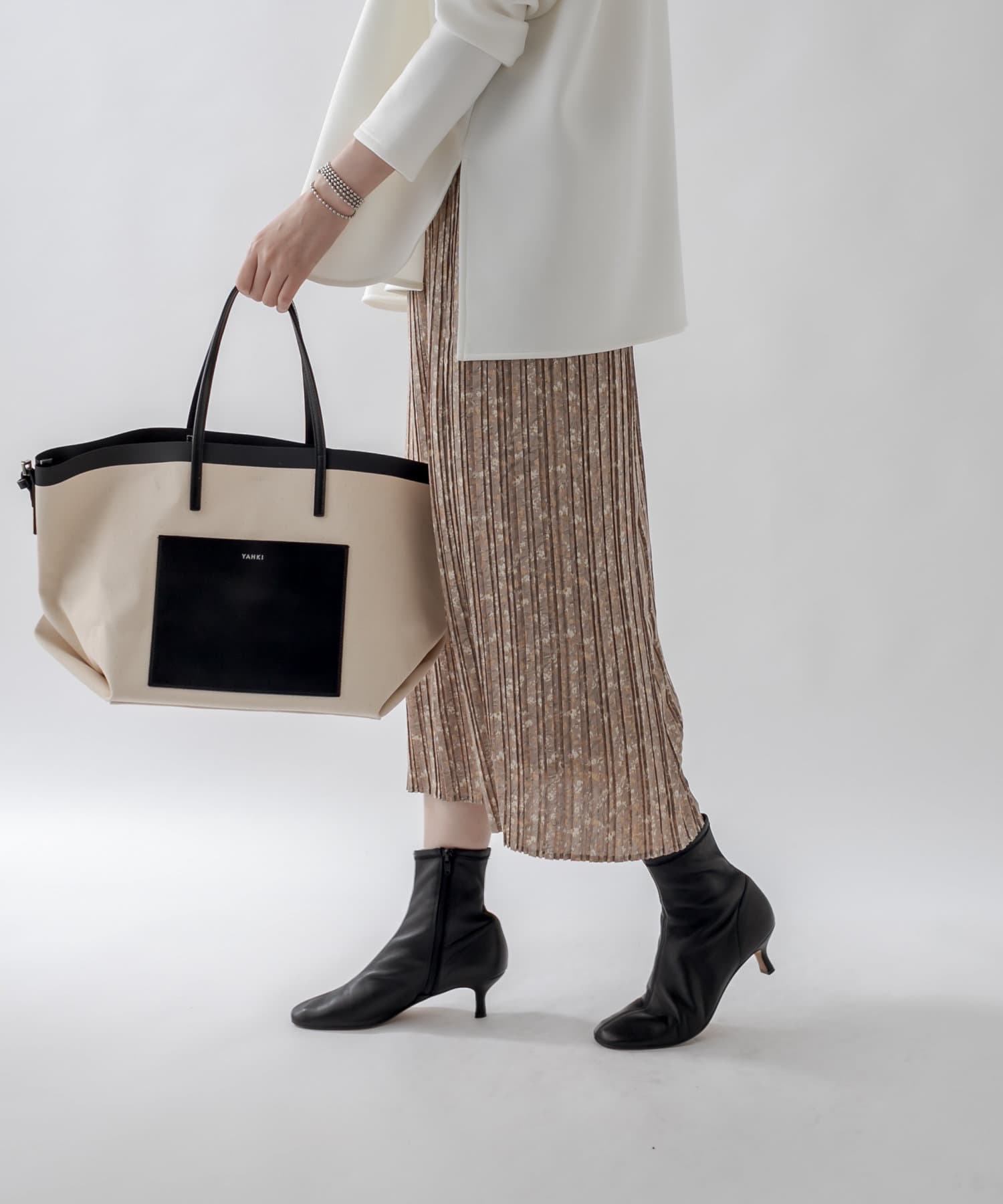 un dix cors(アンディコール) 【女性らしさを際立たせる】花柄プリーツIラインスカート