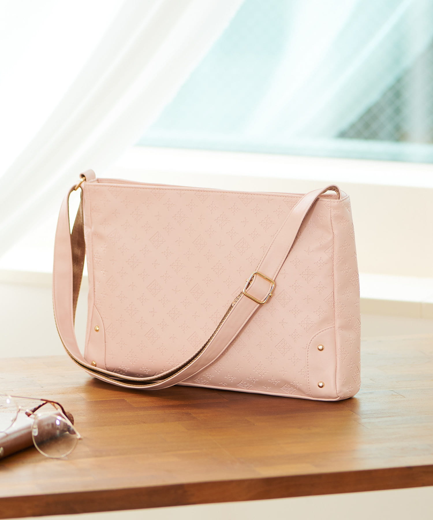 Daily russet】フェイクレザー型押しショルダーバッグ | OUTLET