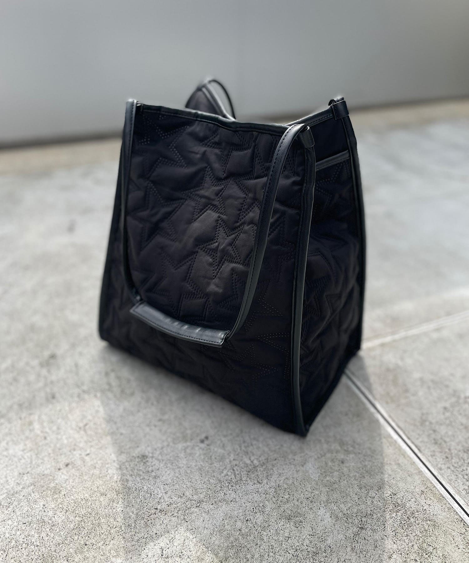 un dix cors(アンディコール) 【遊び心あるお洒落バッグ】スター柄ビッグトートバッグ