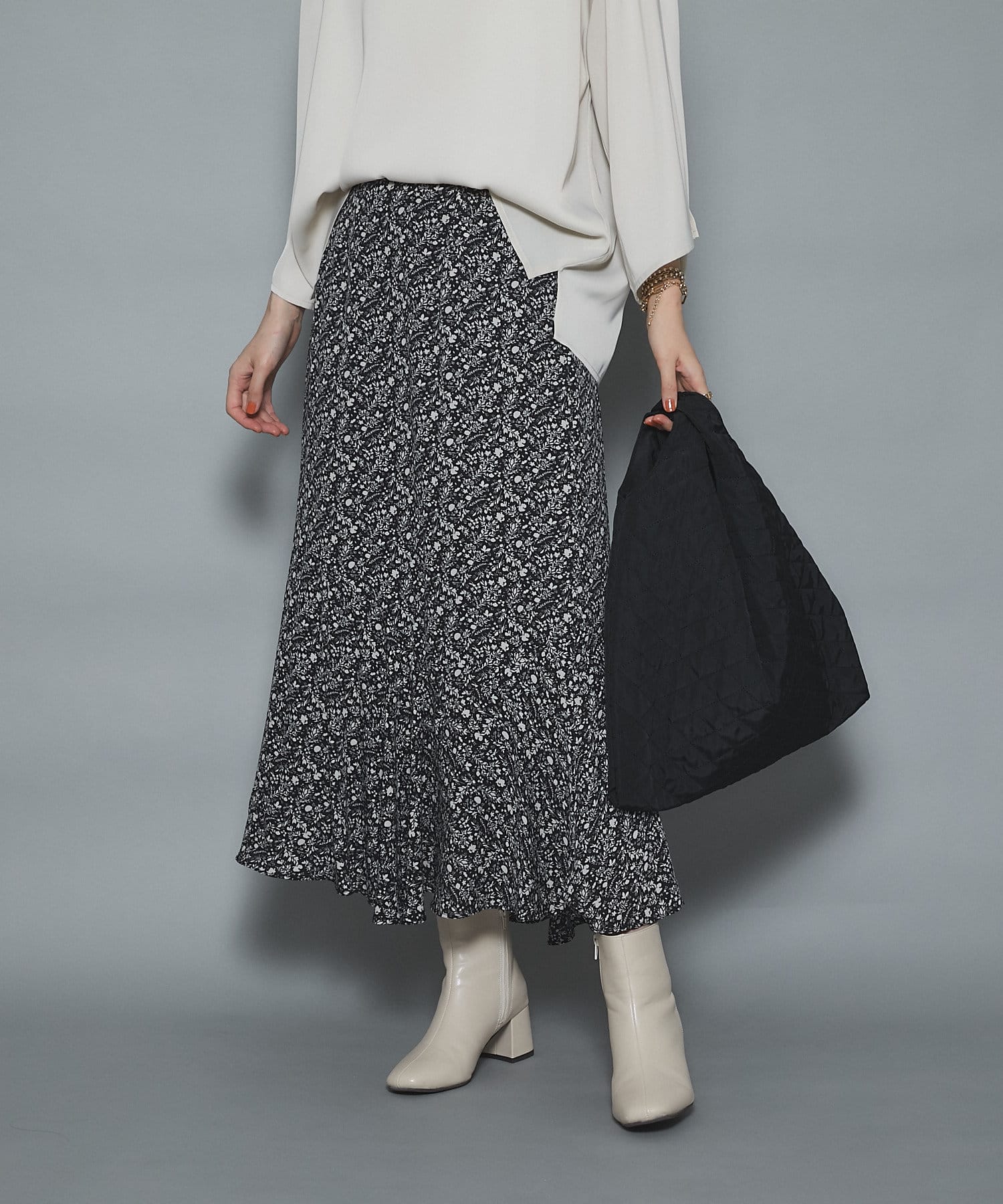 un dix cors(アンディコール) 【歩くたび上品に揺れる】小花プリントアシメ切替スカート