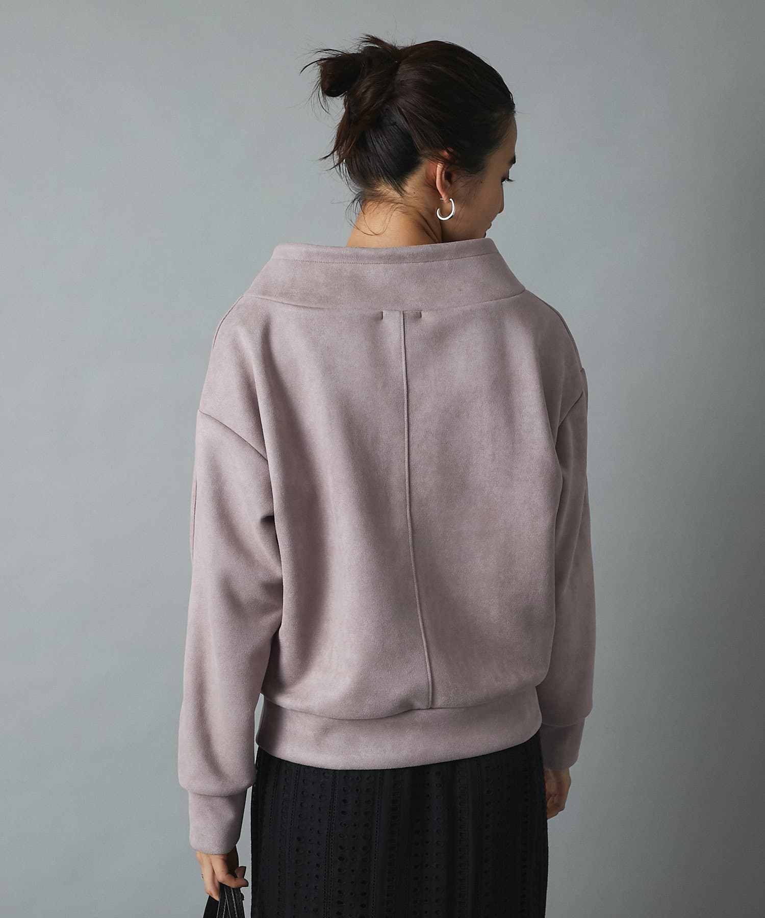 un dix cors(アンディコール) 【大人顔トップス】フェイクスエード抜け襟プルオーバー