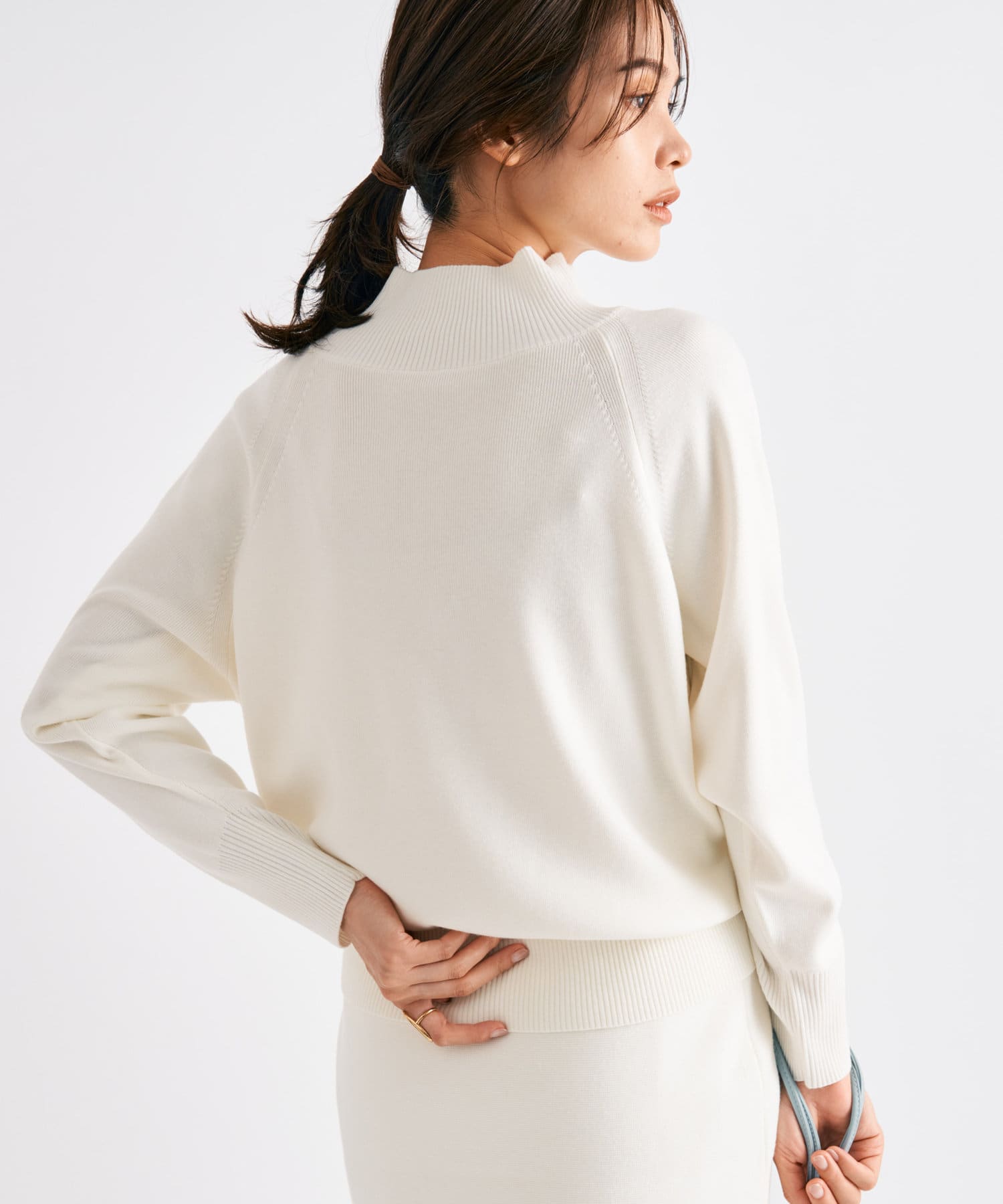 セットアップ可 メイクが襟につきにくい ボトルネックラグランニット La Boutique Bonbon ラブティックボンボン レディース Pal Closet パルクローゼット パルグループ公式ファッション通販サイト