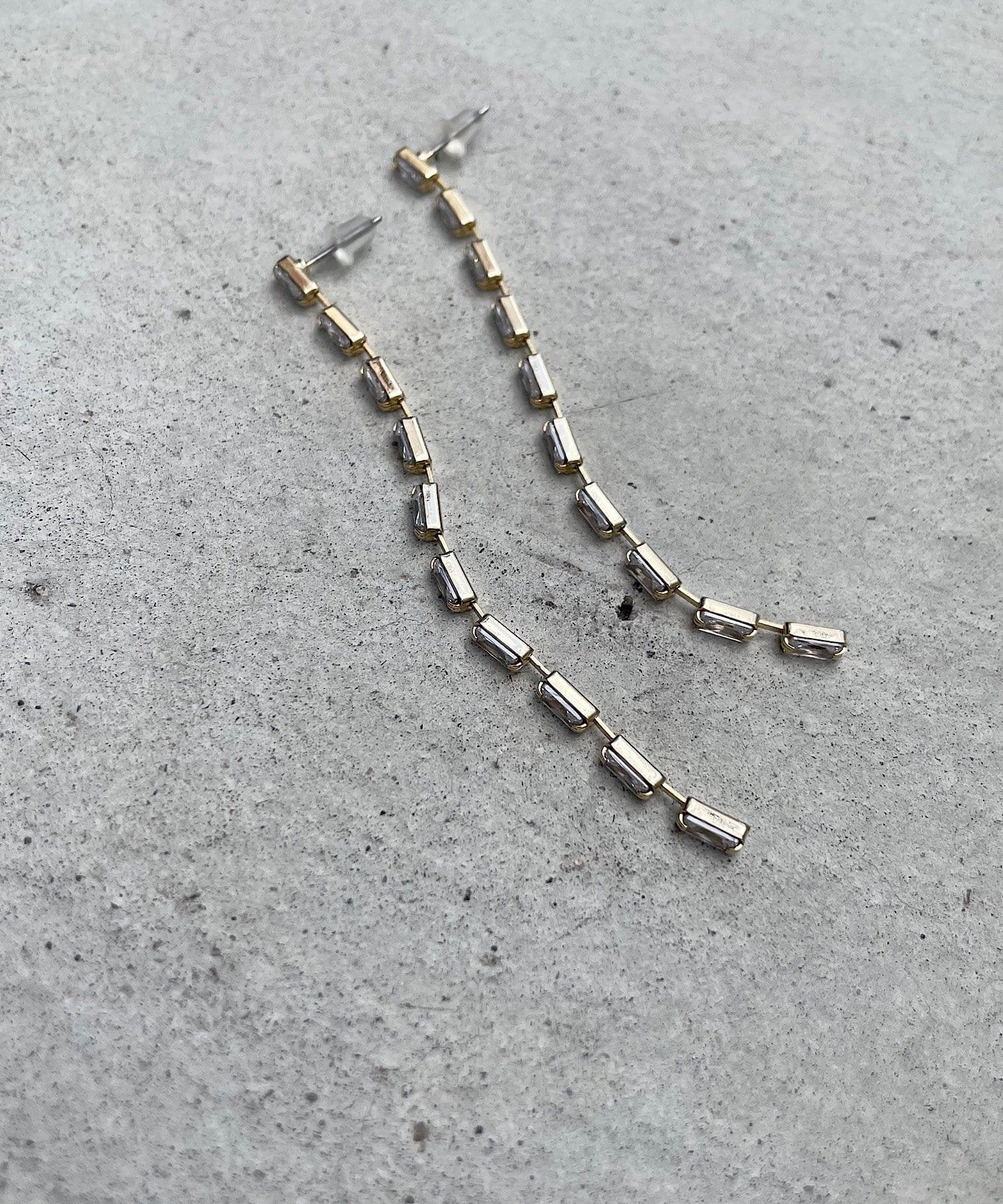 un dix cors(アンディコール) 【GOLDY(ゴールディ)】ラインストーンピアス