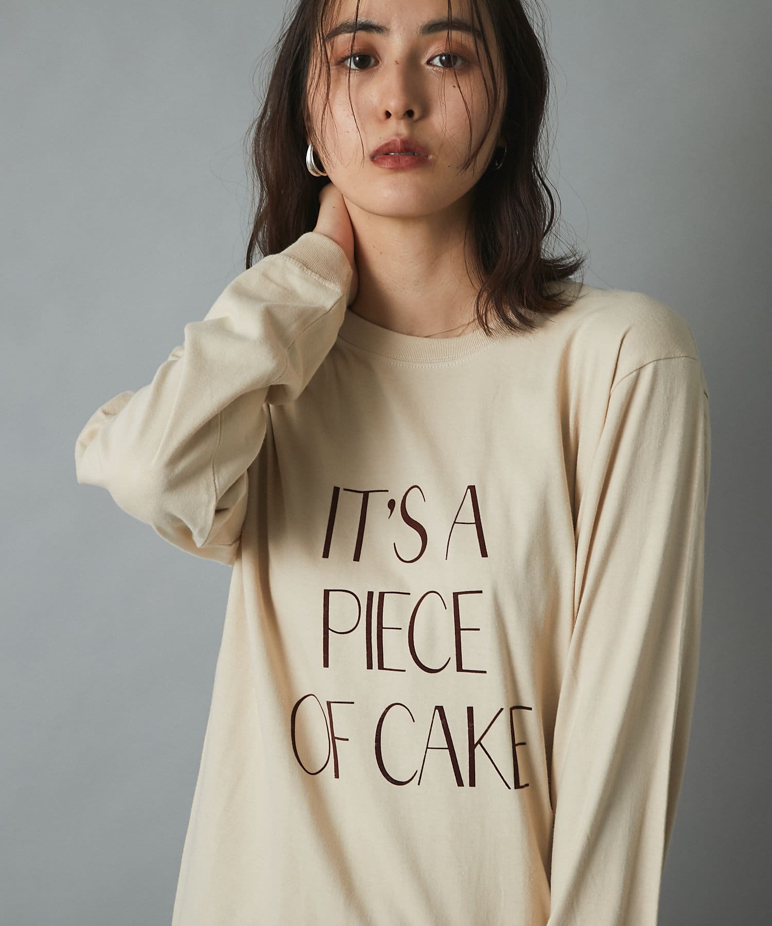 un dix cors(アンディコール) 【大人カジュアルの必須アイテム】フロッキーロゴ長袖ロングTシャツ