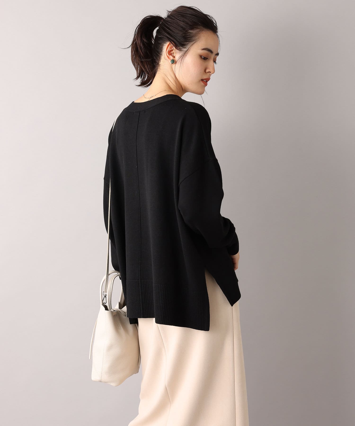 un dix cors(アンディコール) 【通勤ニットにおすすめ】Vネックスクエアニットプルオーバー