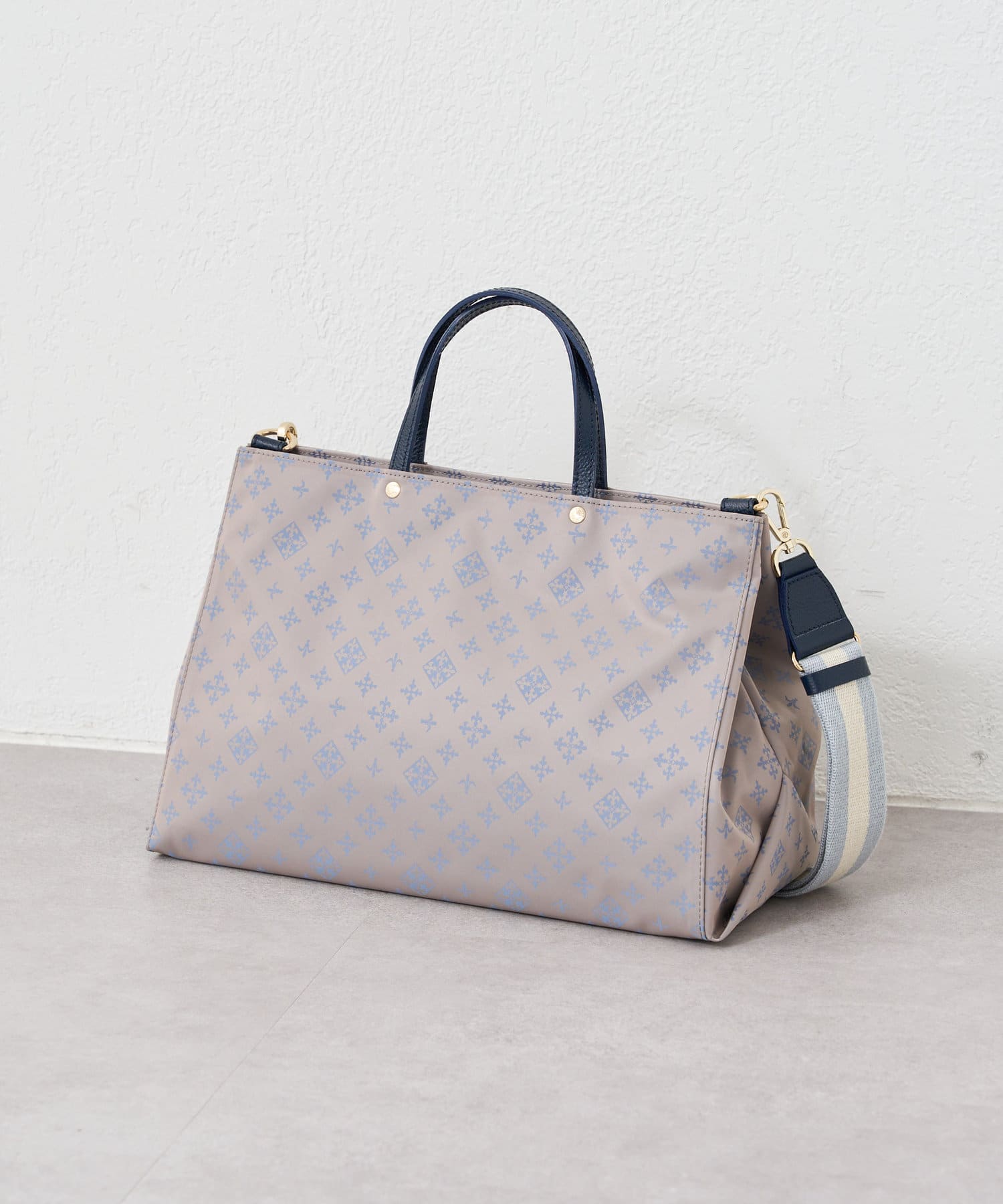 美品　russet バックルハンドルトートバッグ　グレージュブルー 大人気カラー】今年も登場！グレージュブルー特集☆ - russet
