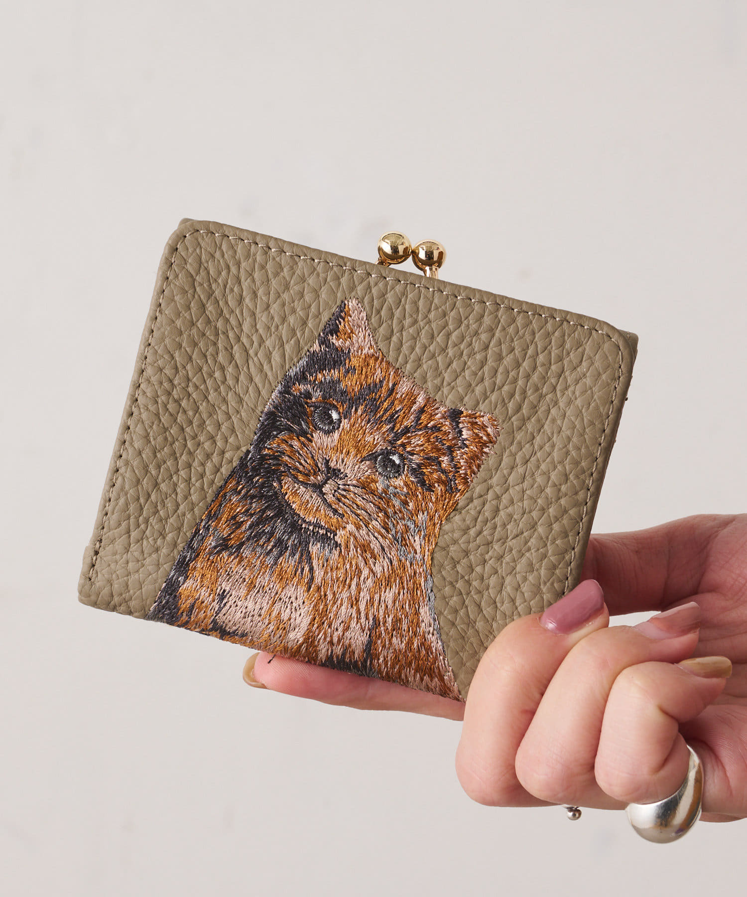 新品 ear PAPILLONNER イアパピヨネ 猫刺繍 三つ折り 財布 ネコ