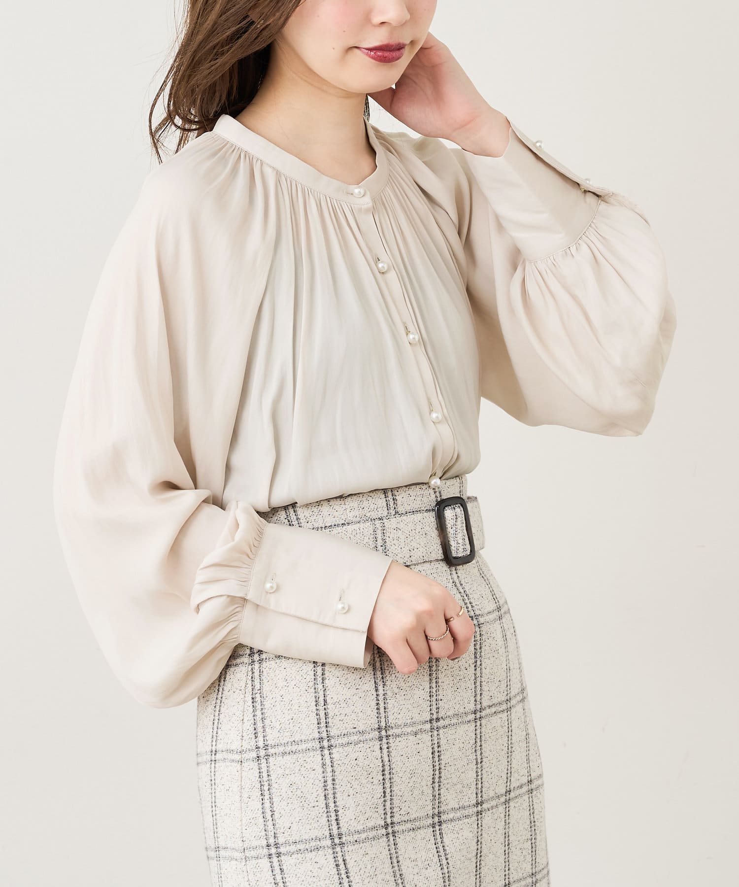 natural couture(ナチュラルクチュール) 【WEB限定】たっぷりギャザーラグランパール釦ブラウス