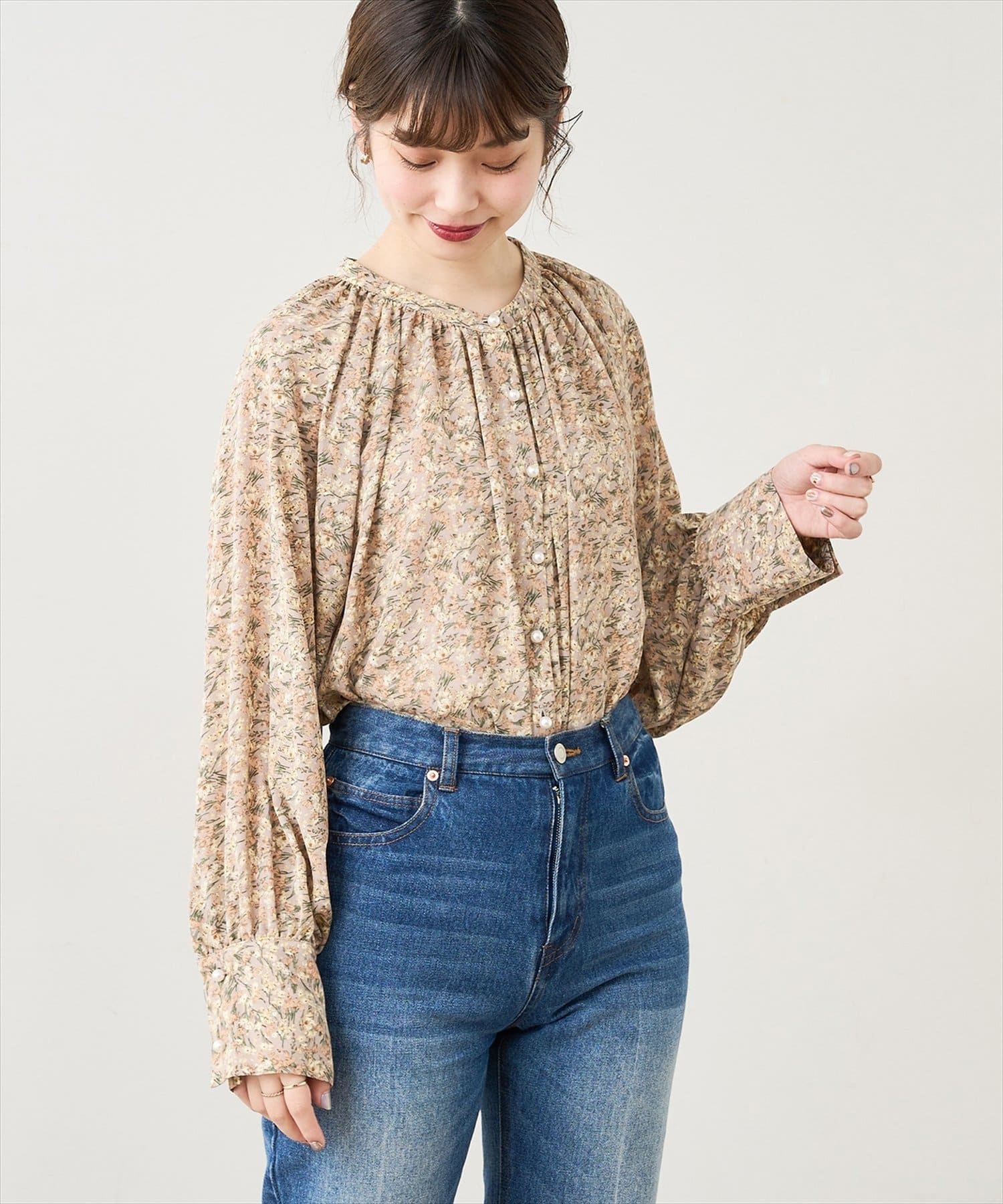 natural couture(ナチュラルクチュール) 【WEB限定】たっぷりギャザーラグランパール釦ブラウス