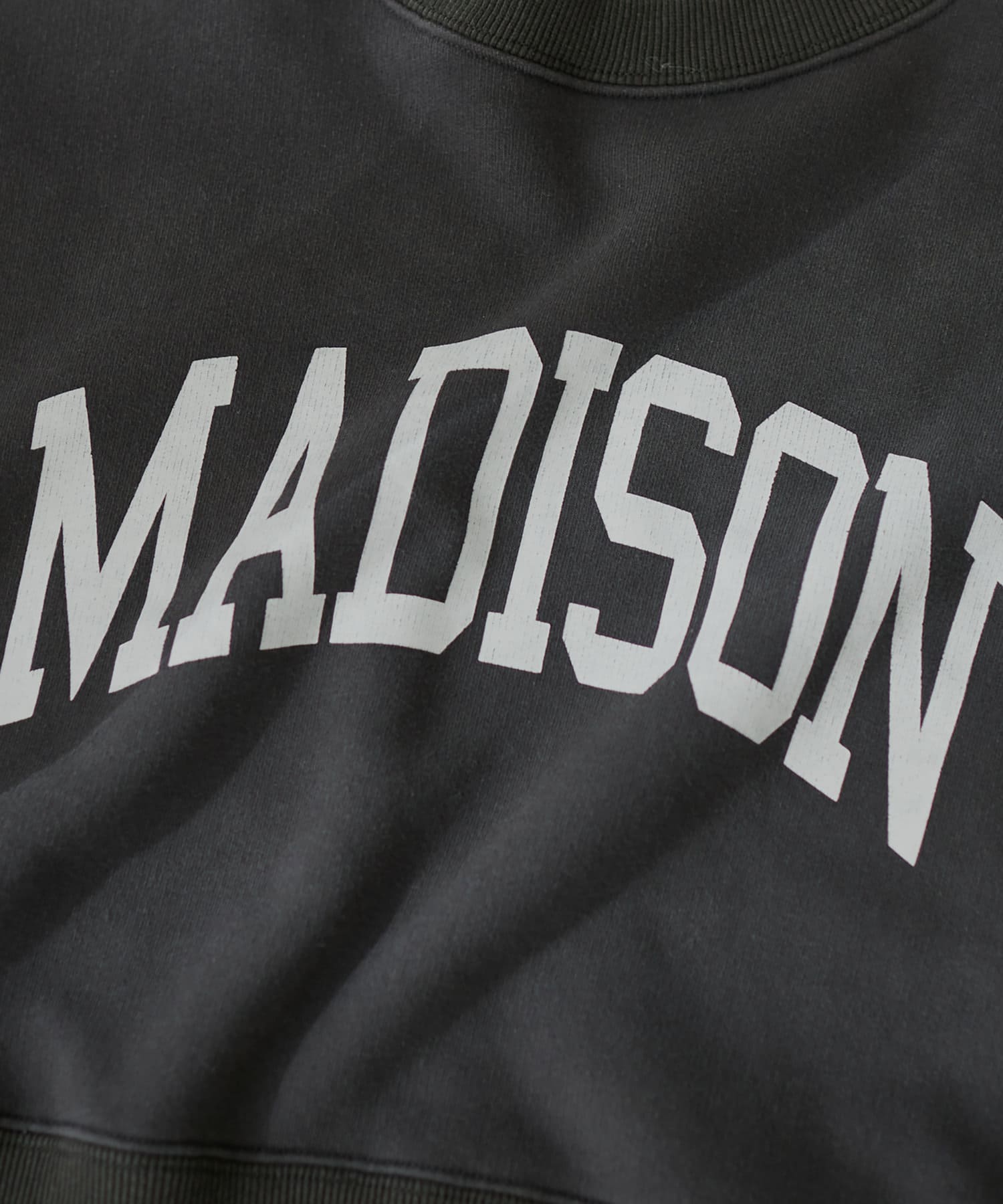 natural couture(ナチュラルクチュール) 【着用動画あり・大人ナチュ】ショート丈ロゴトレーナー