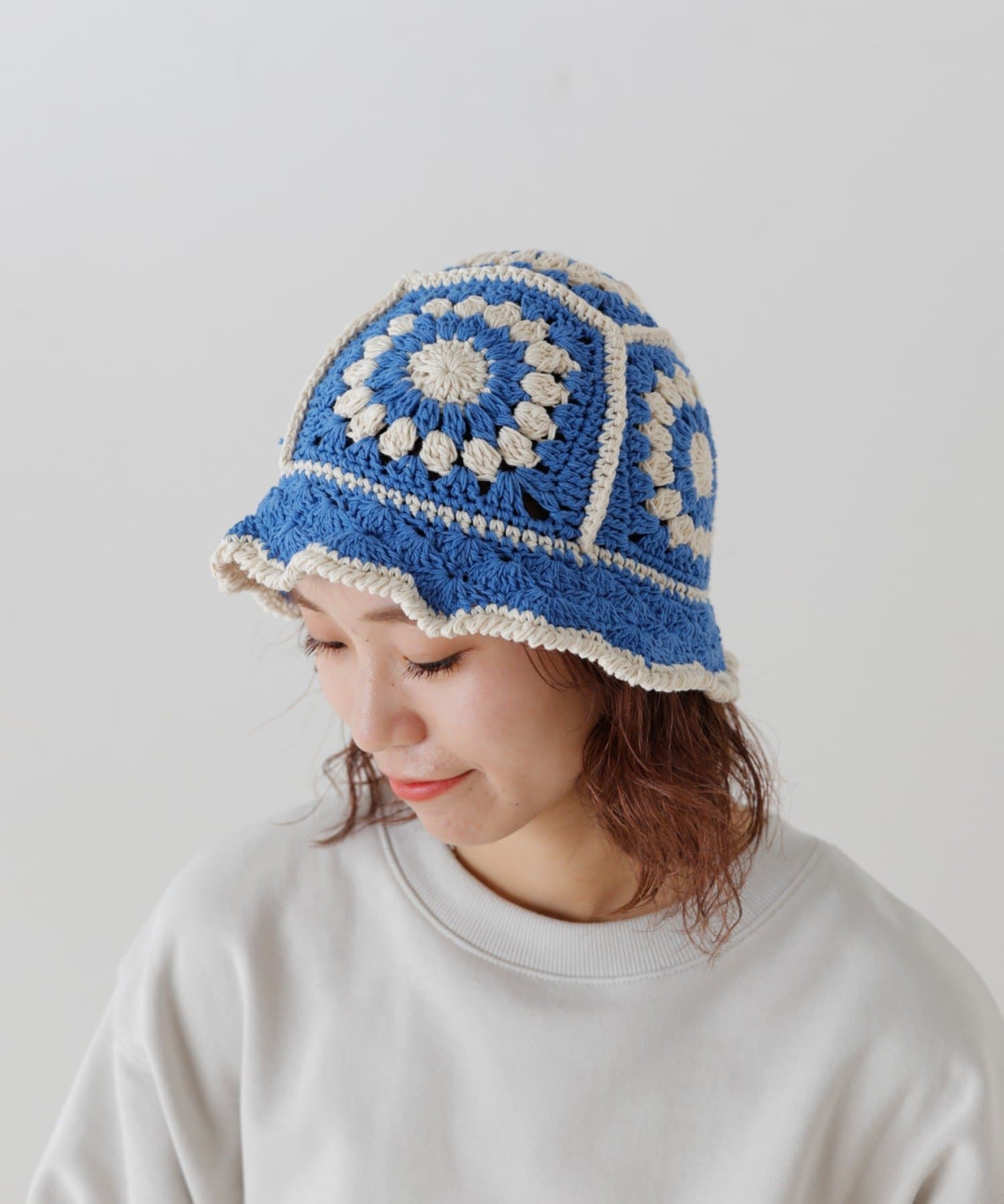 安心の関税送料込み 【匿名配送】HOLIDAY CROCHET HAT BLUE クロシェ