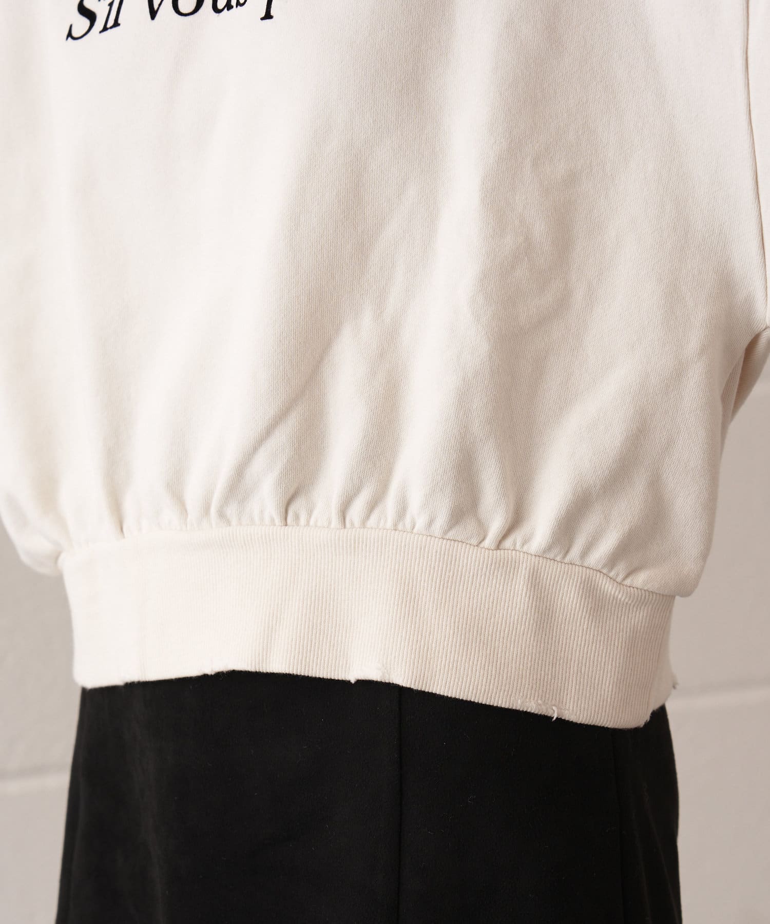 OUTLET(アウトレット) 【who's who Chico】ショート丈フロッキーロゴスウェット